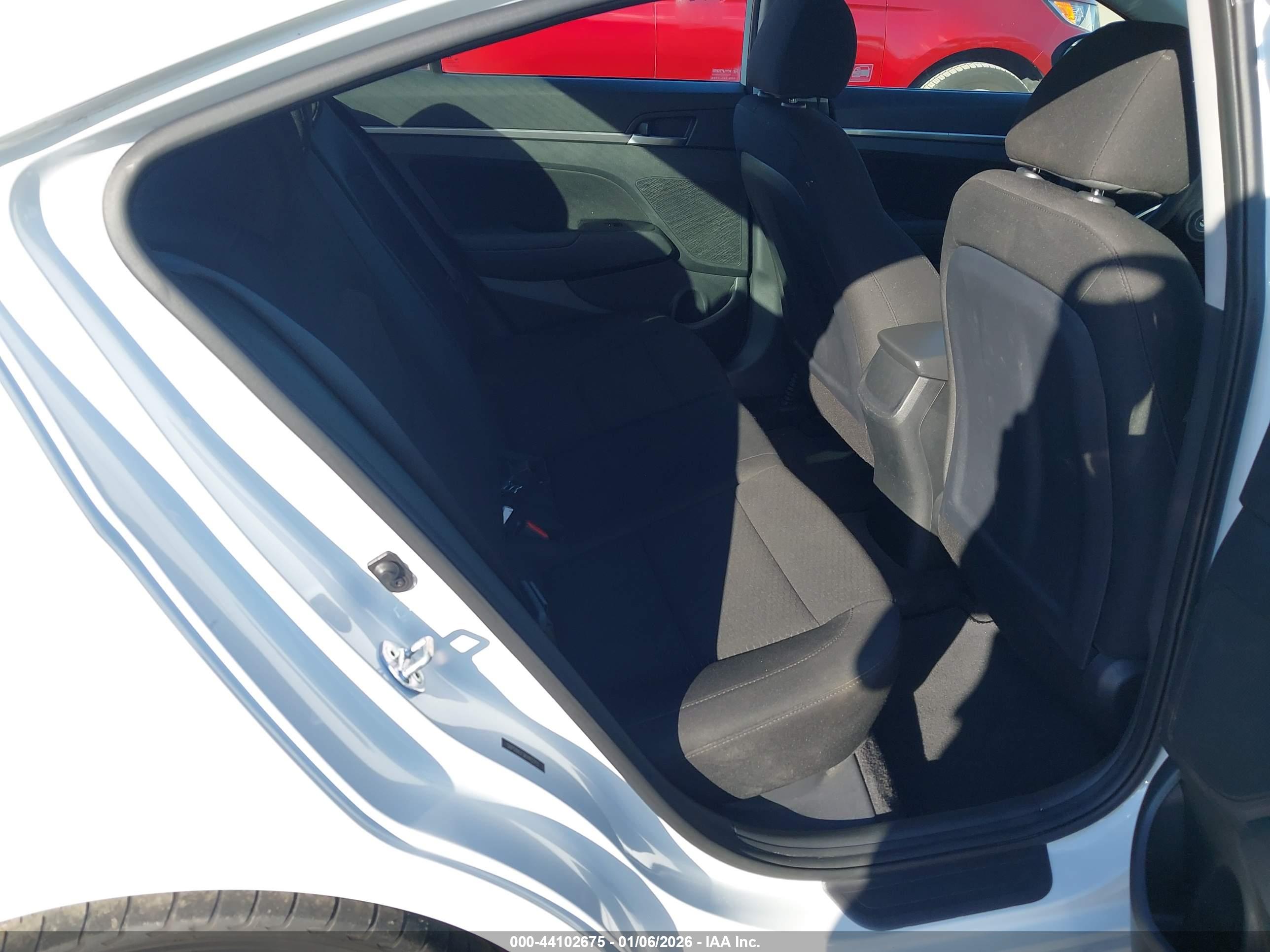 HYUNDAI ELANTRA image 8