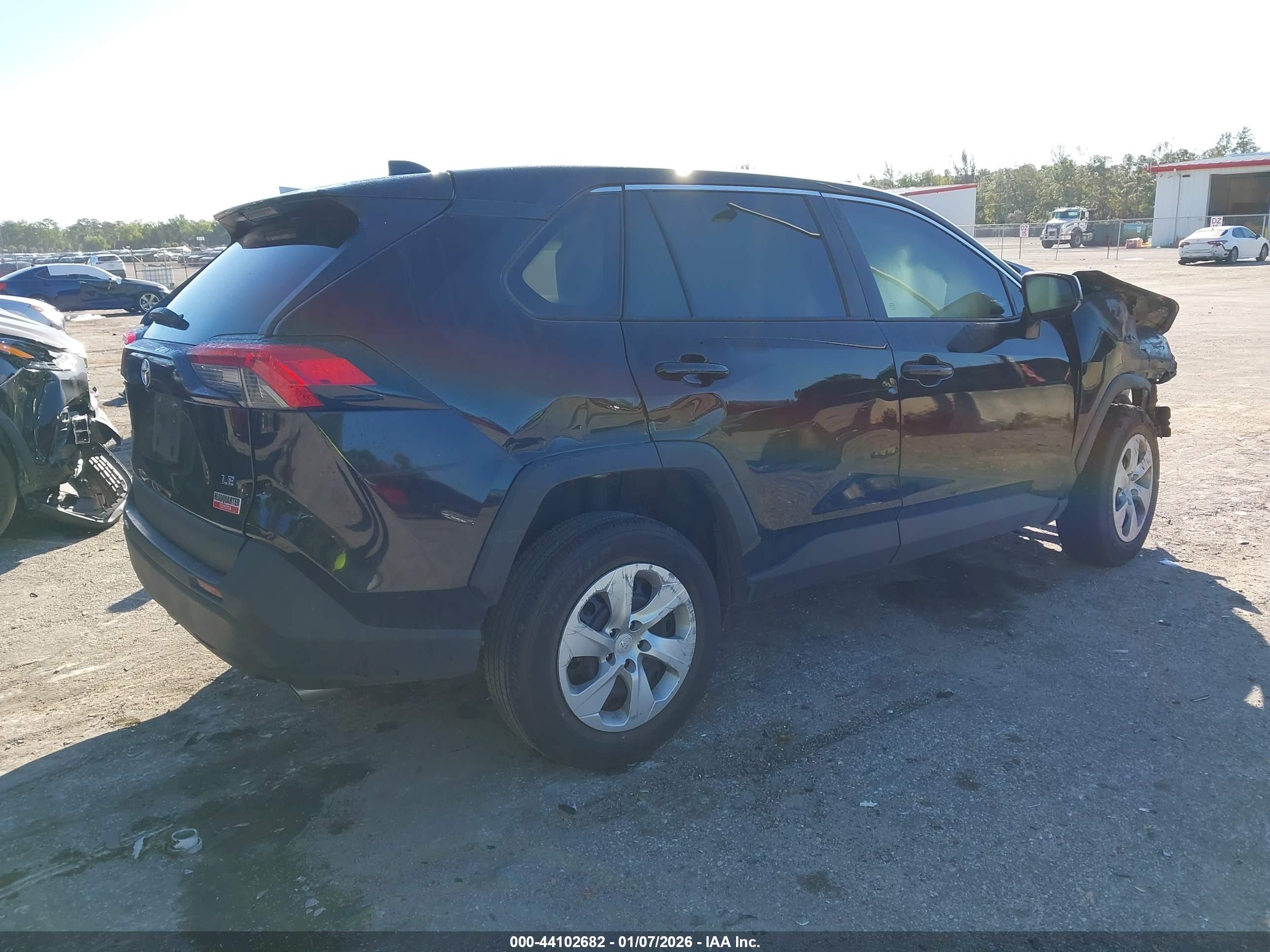 TOYOTA RAV4 image 4