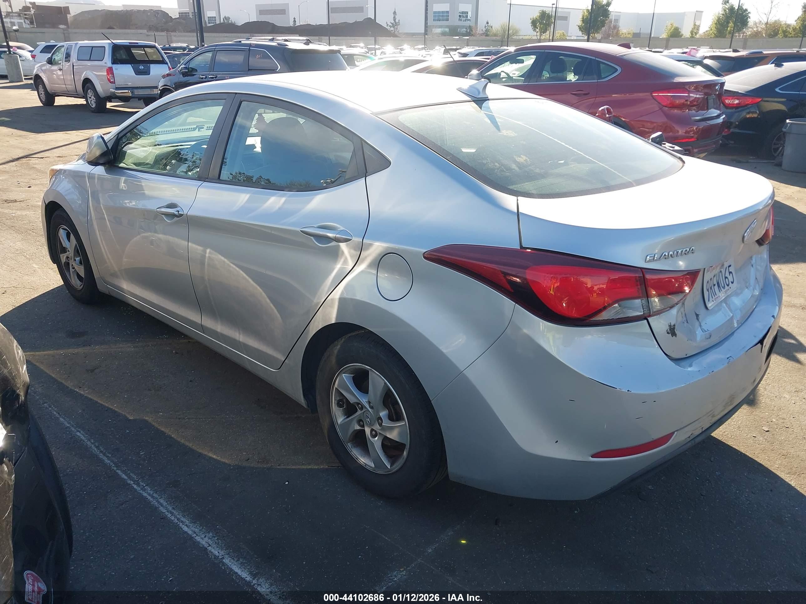 HYUNDAI ELANTRA image 3