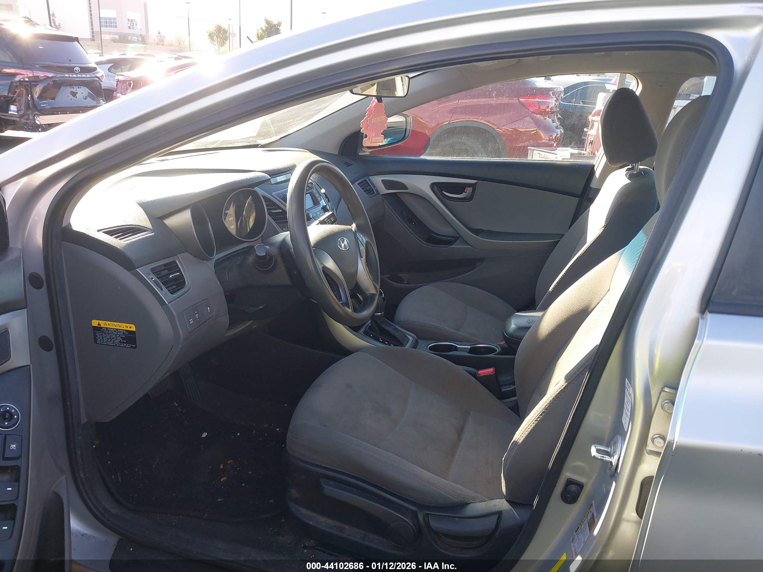 HYUNDAI ELANTRA image 5