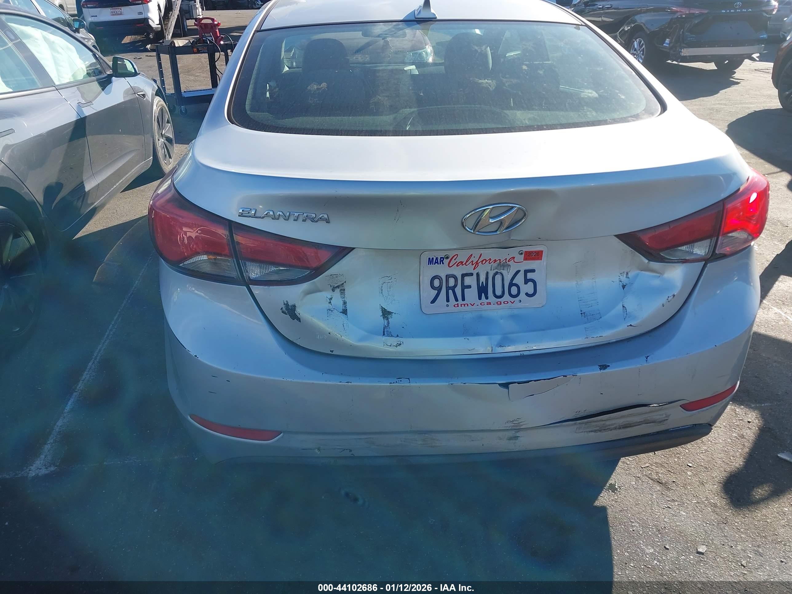 HYUNDAI ELANTRA image 6