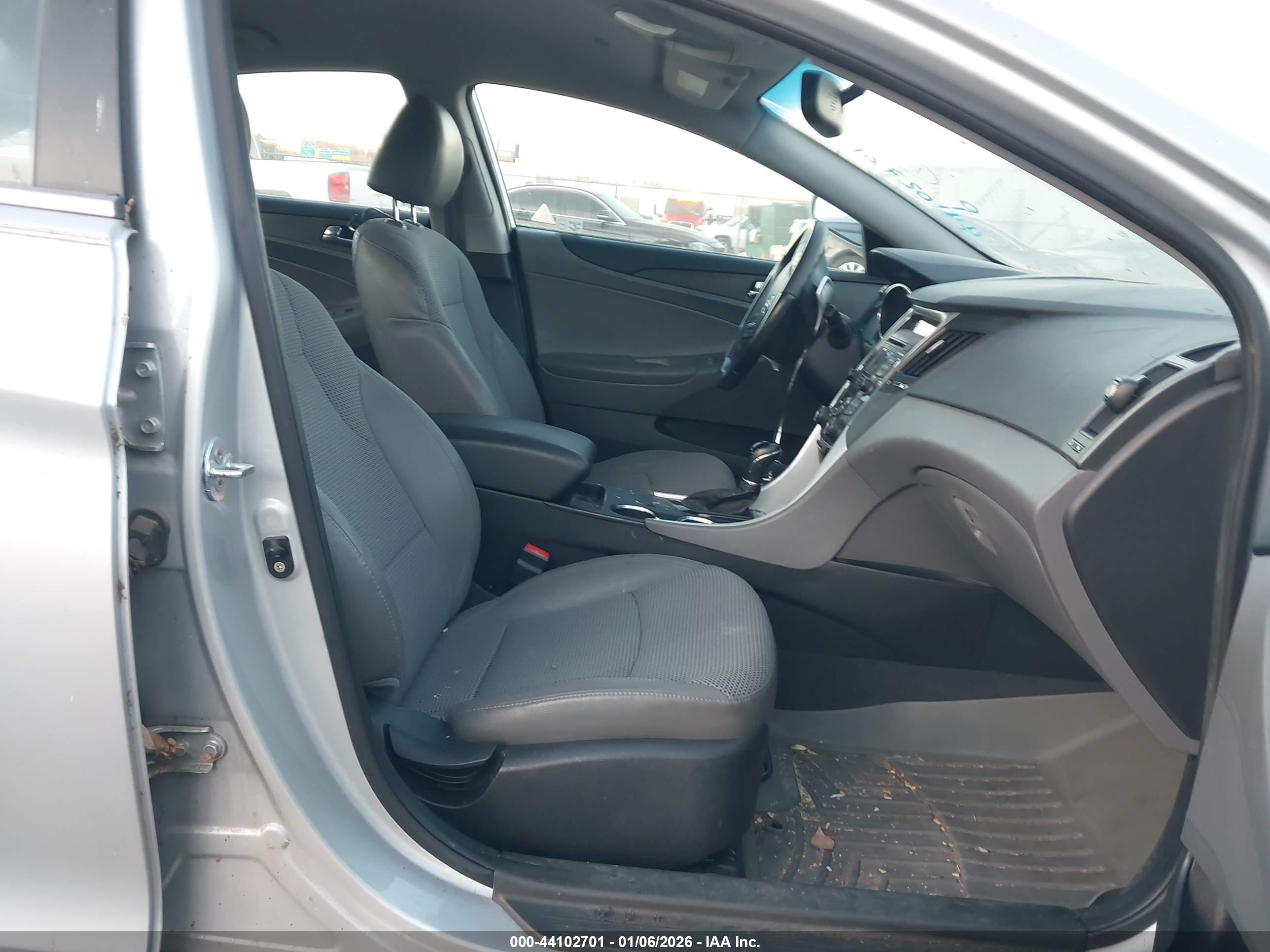 HYUNDAI SONATA image 5