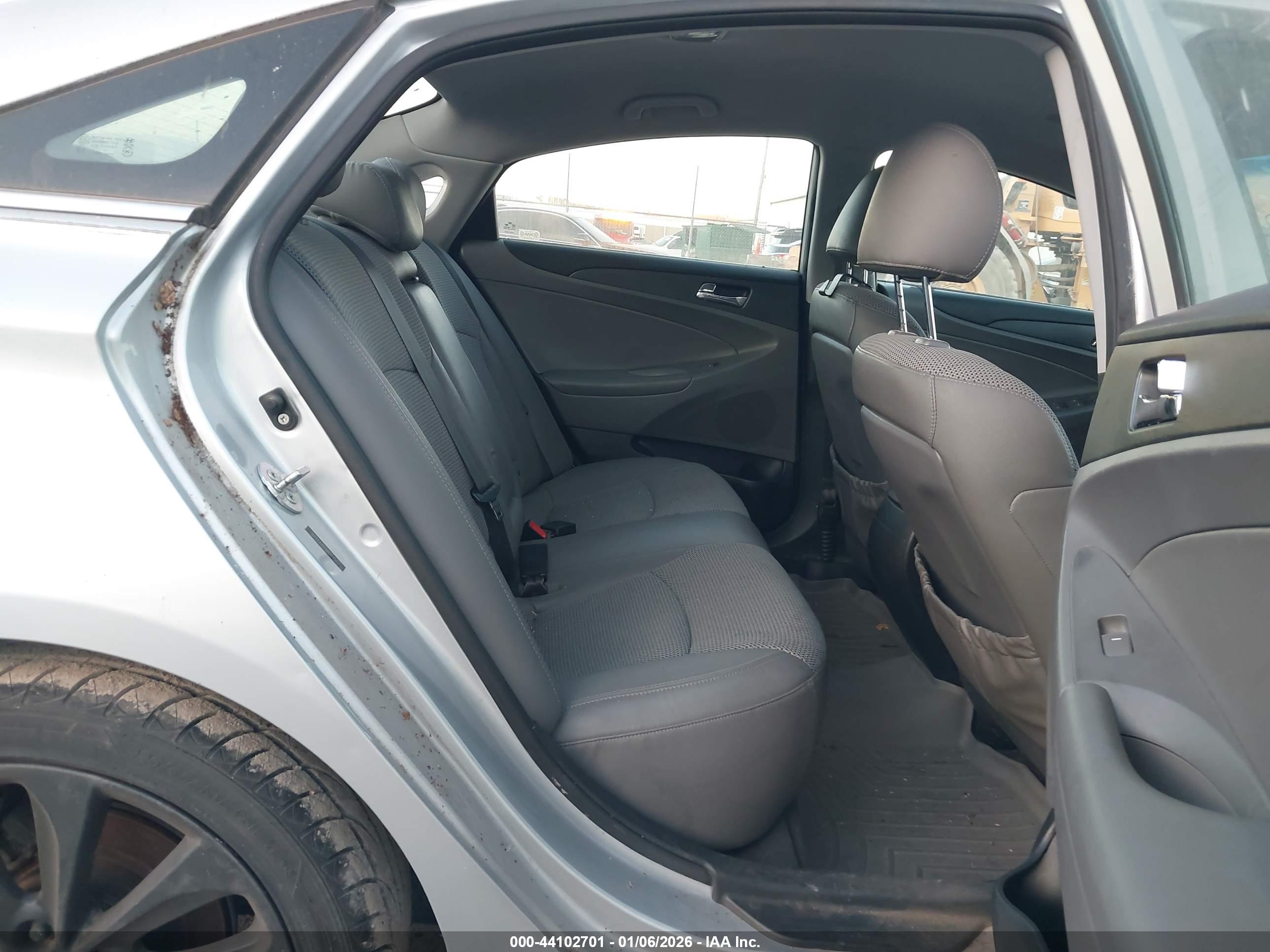 HYUNDAI SONATA image 8