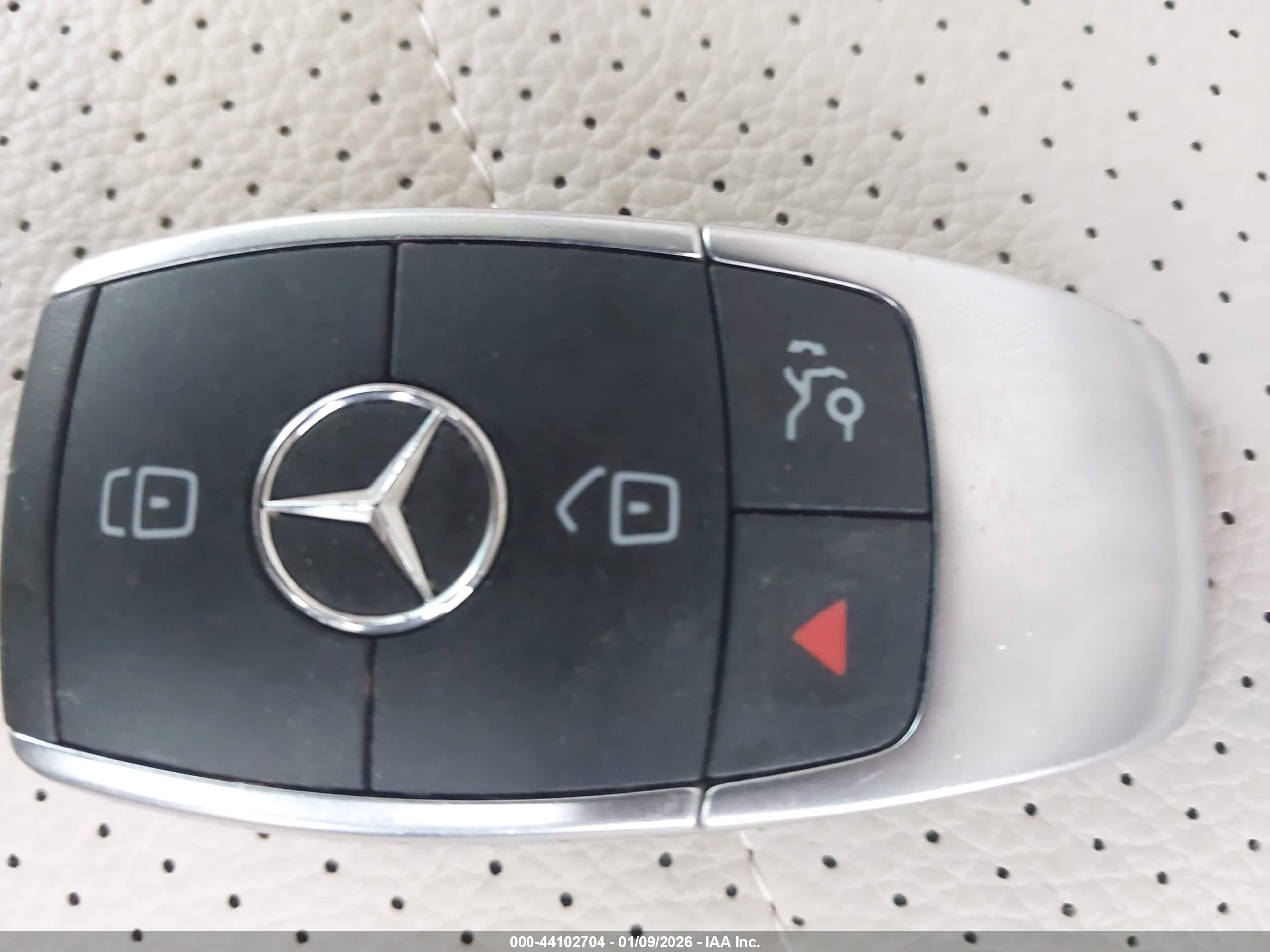 MERCEDES-BENZ GLC image 11