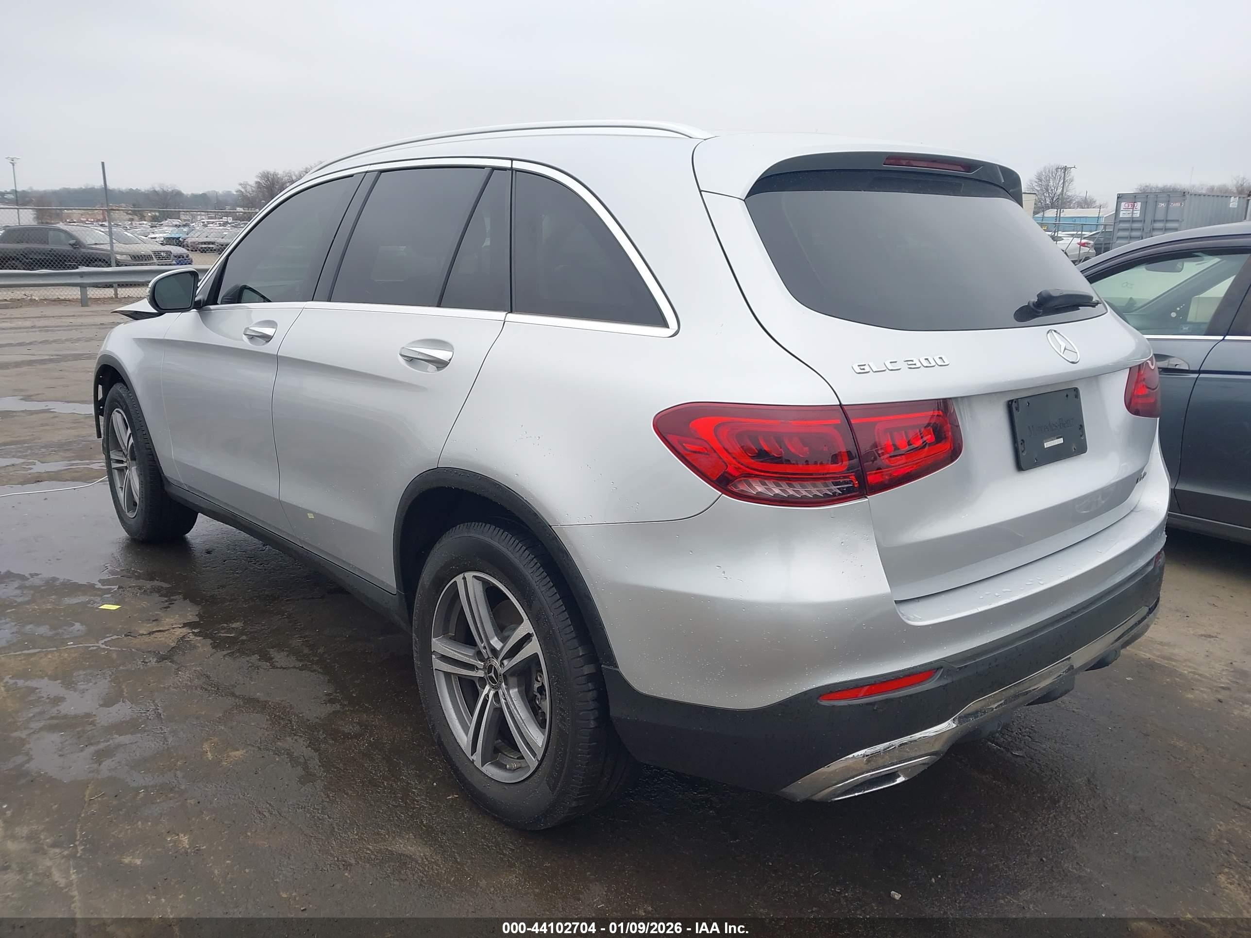 MERCEDES-BENZ GLC image 3
