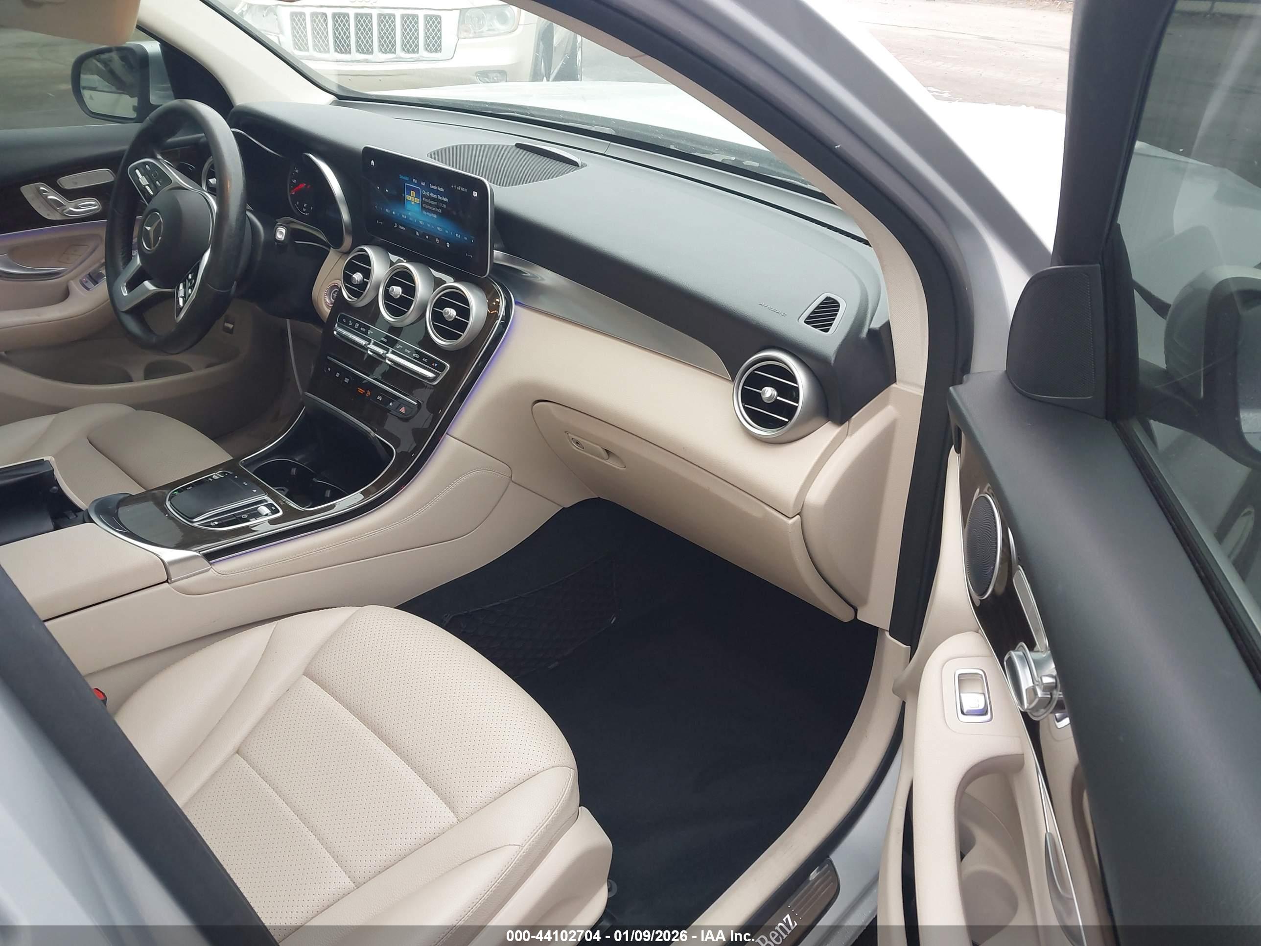 MERCEDES-BENZ GLC image 5