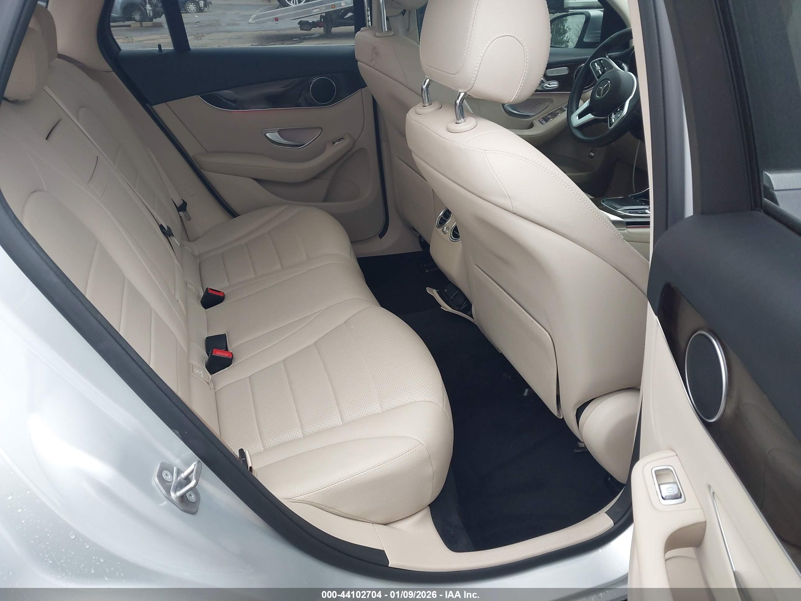 MERCEDES-BENZ GLC image 8