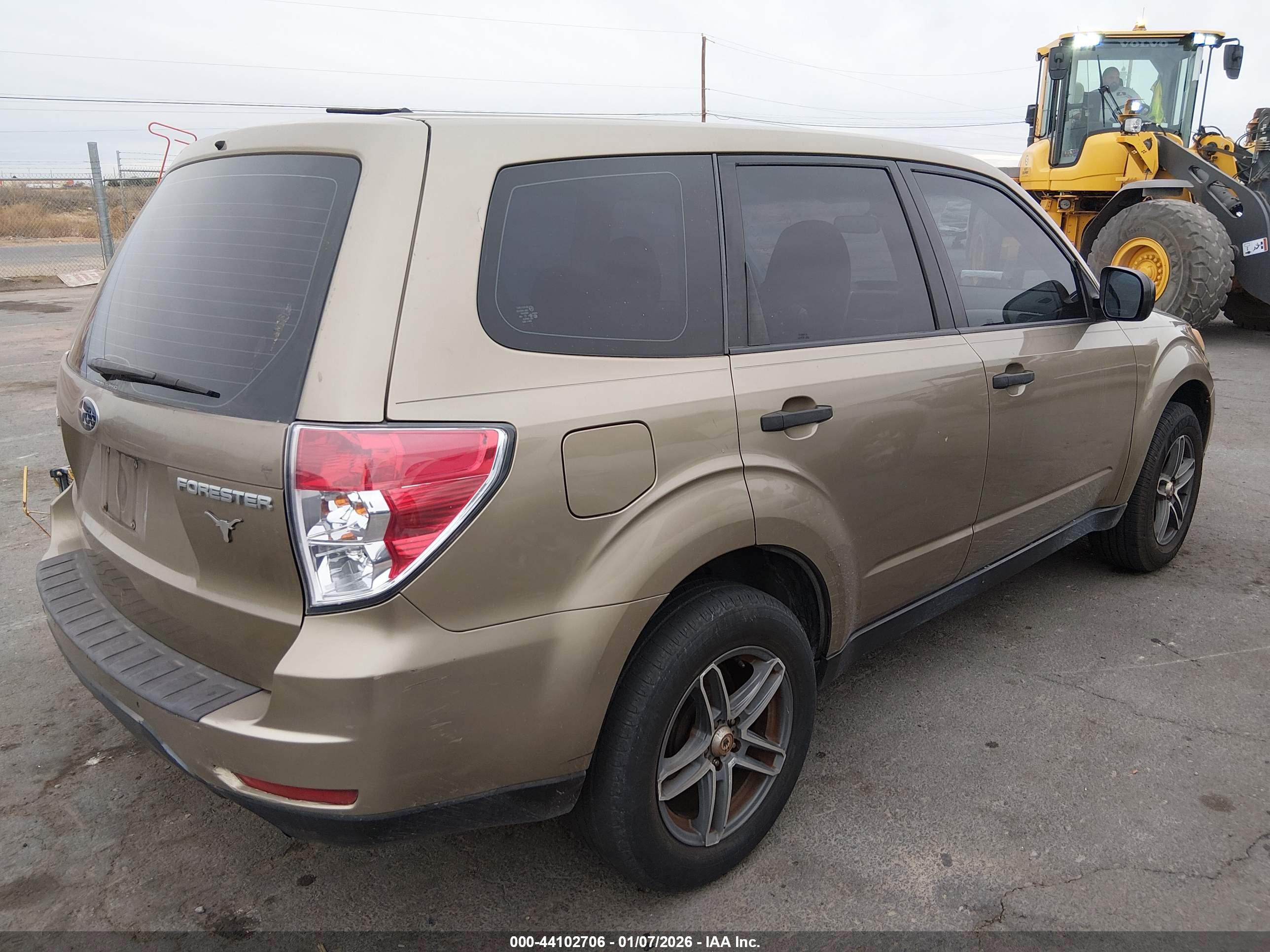 SUBARU FORESTER image 4