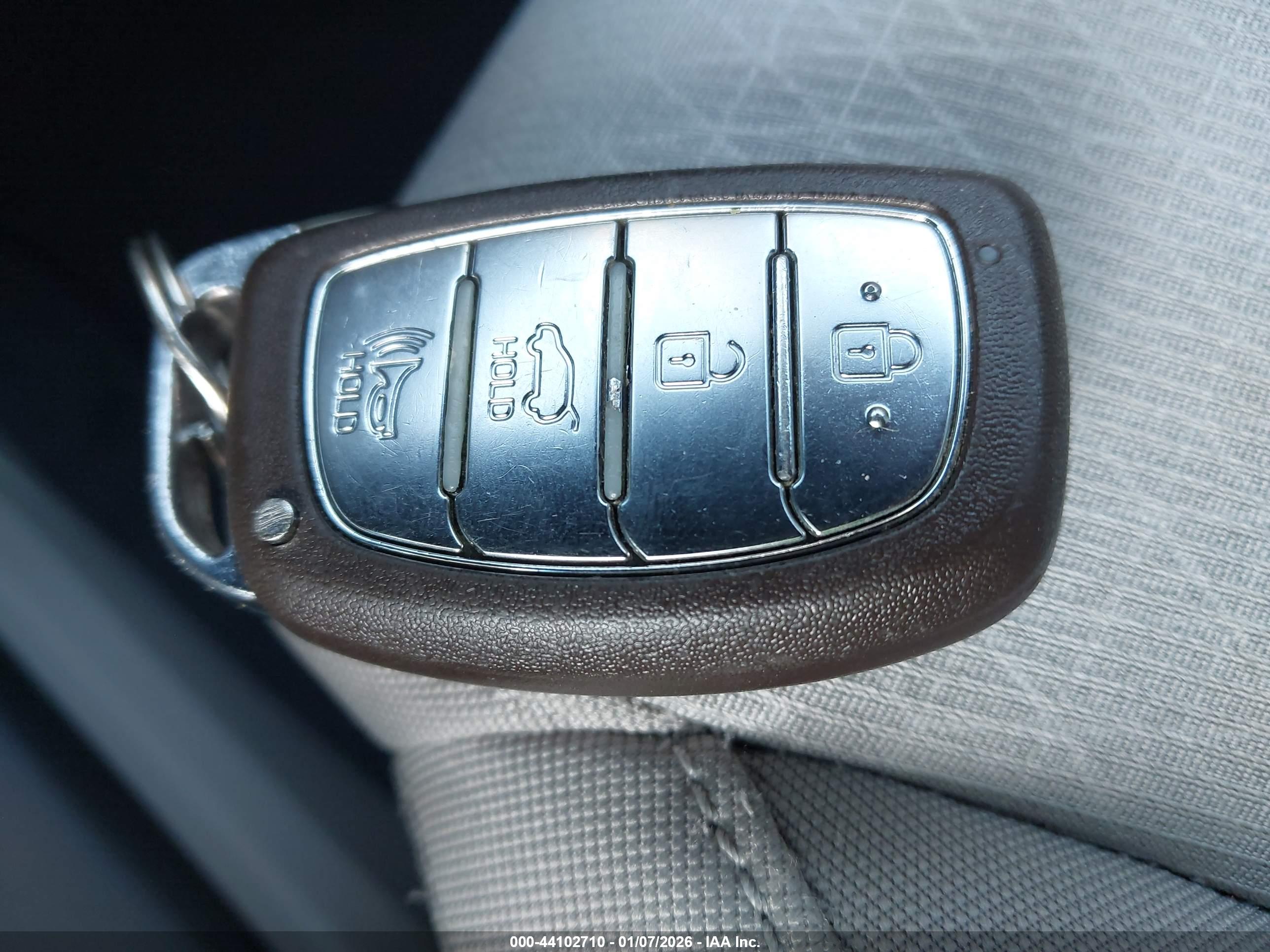 HYUNDAI TUCSON image 11