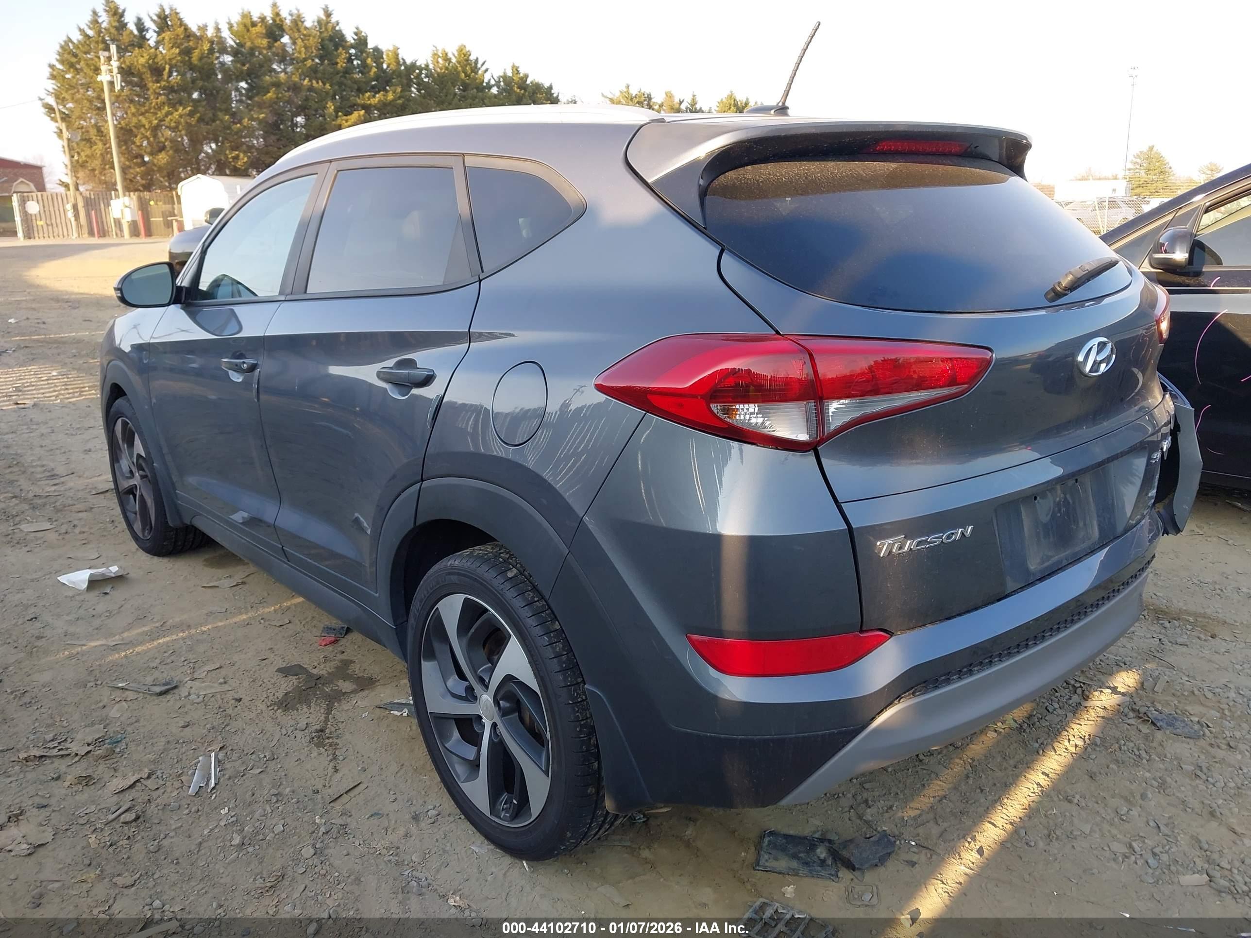 HYUNDAI TUCSON image 3