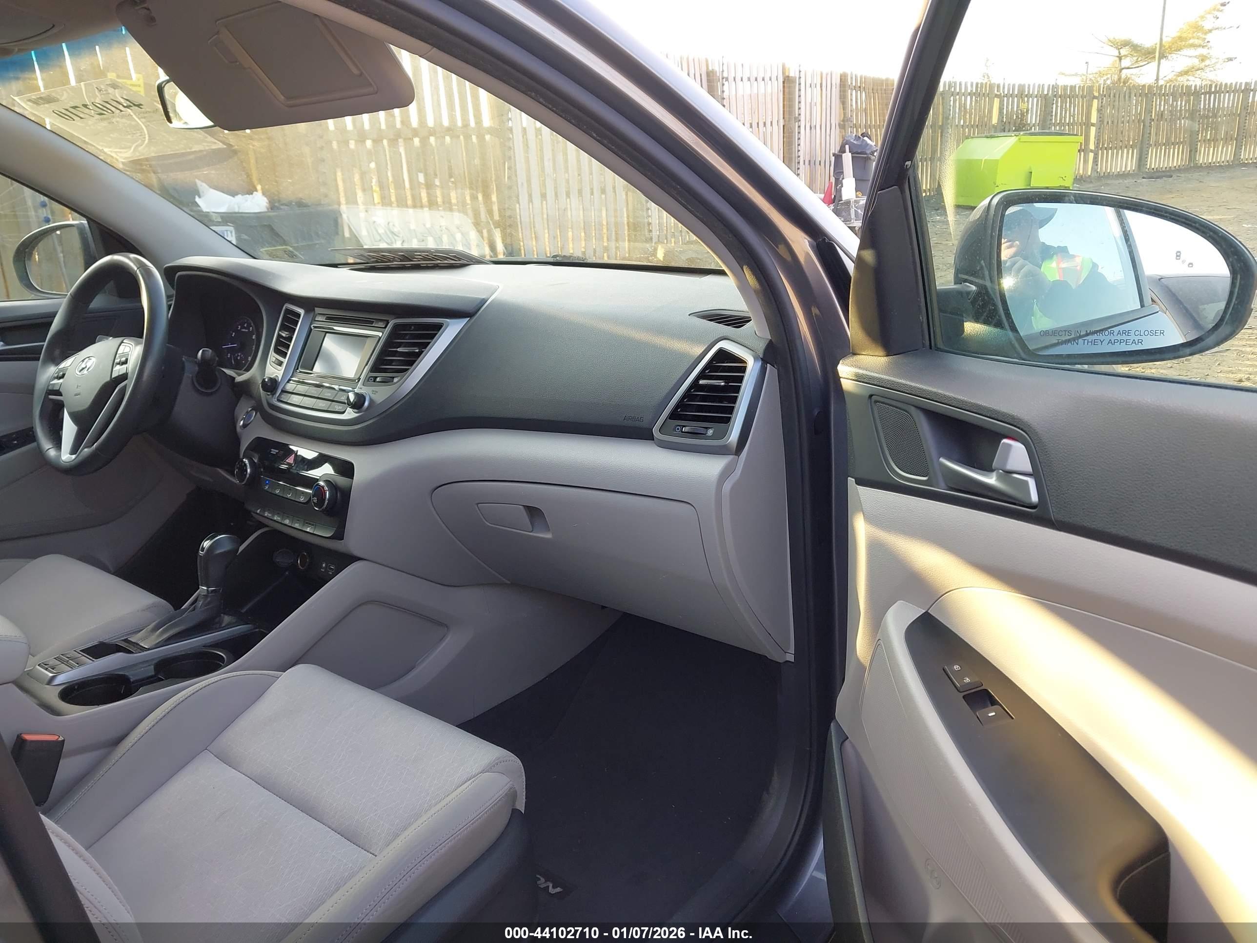 HYUNDAI TUCSON image 5