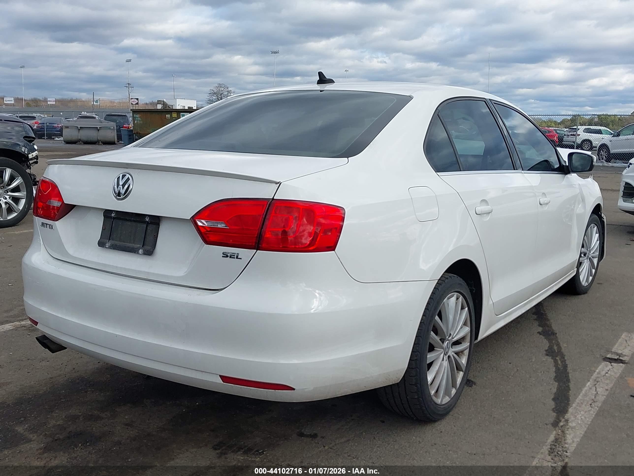VOLKSWAGEN JETTA image 4