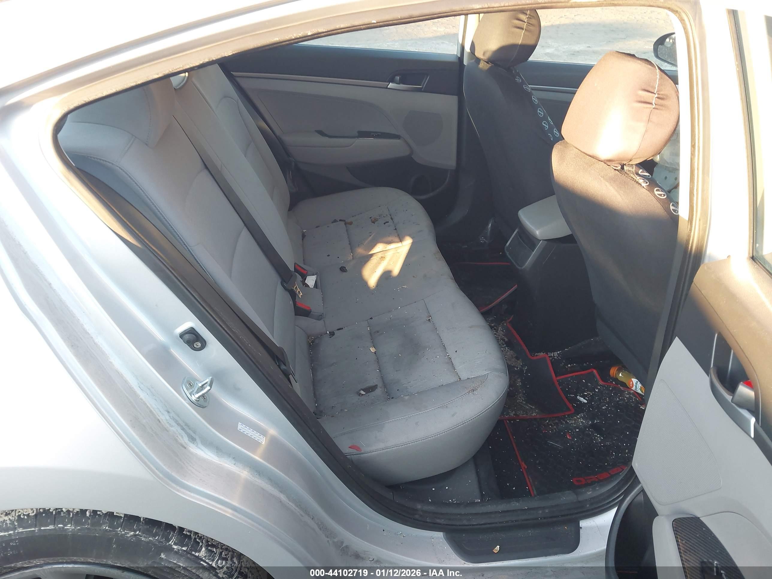 HYUNDAI ELANTRA image 8