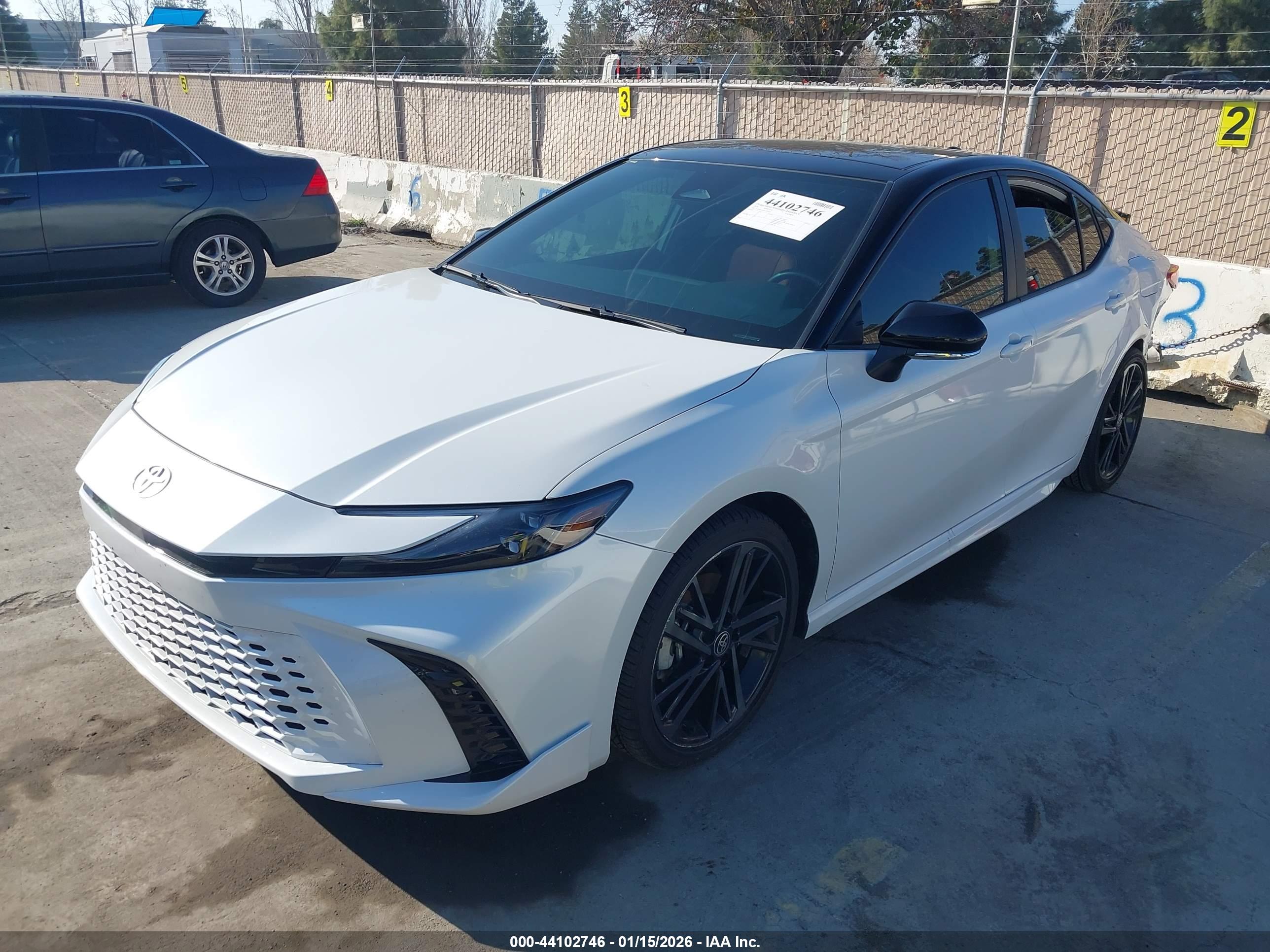 TOYOTA CAMRY image 2