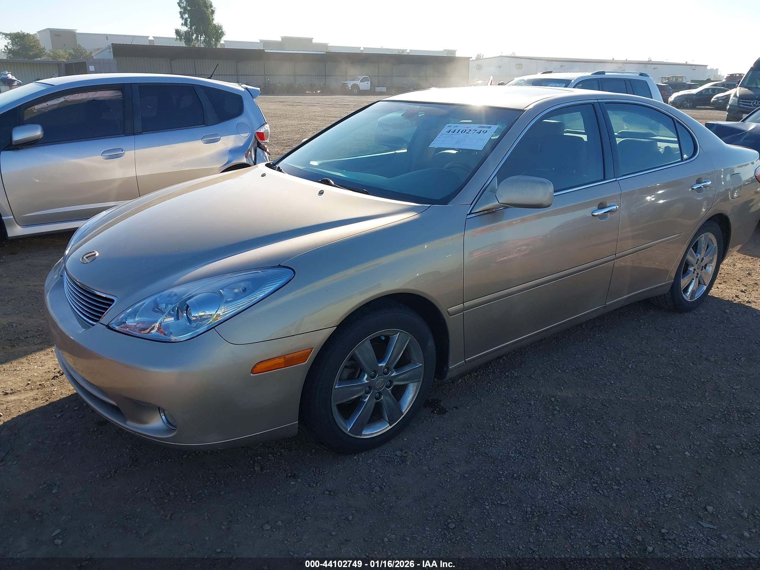LEXUS ES image 2