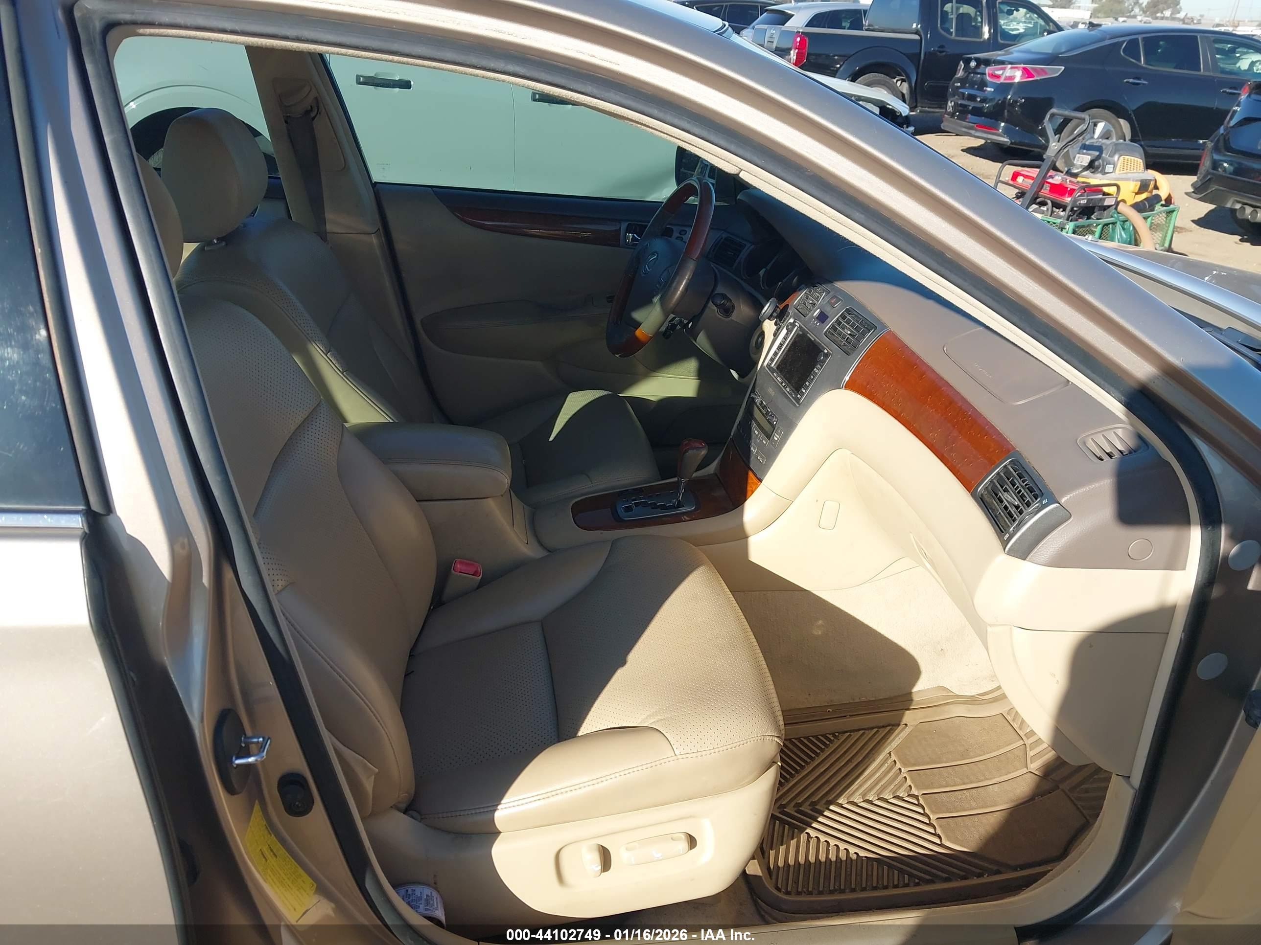 LEXUS ES image 5