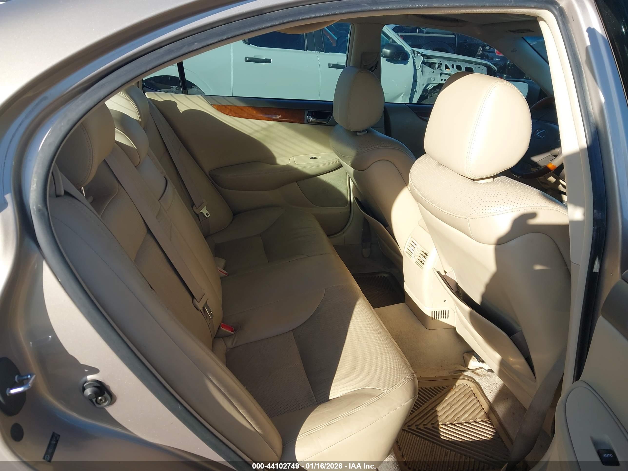 LEXUS ES image 8