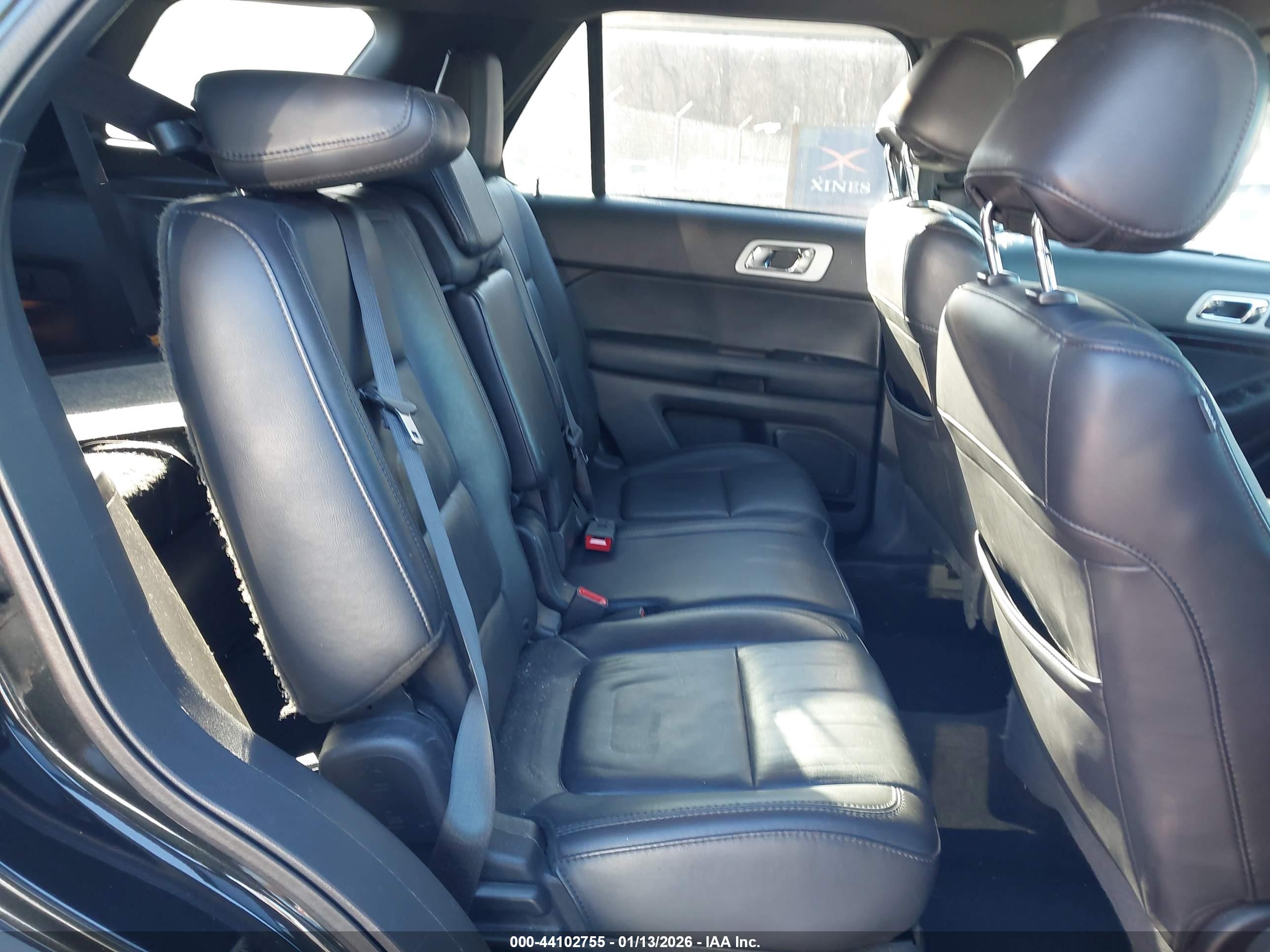 FORD EXPLORER image 8