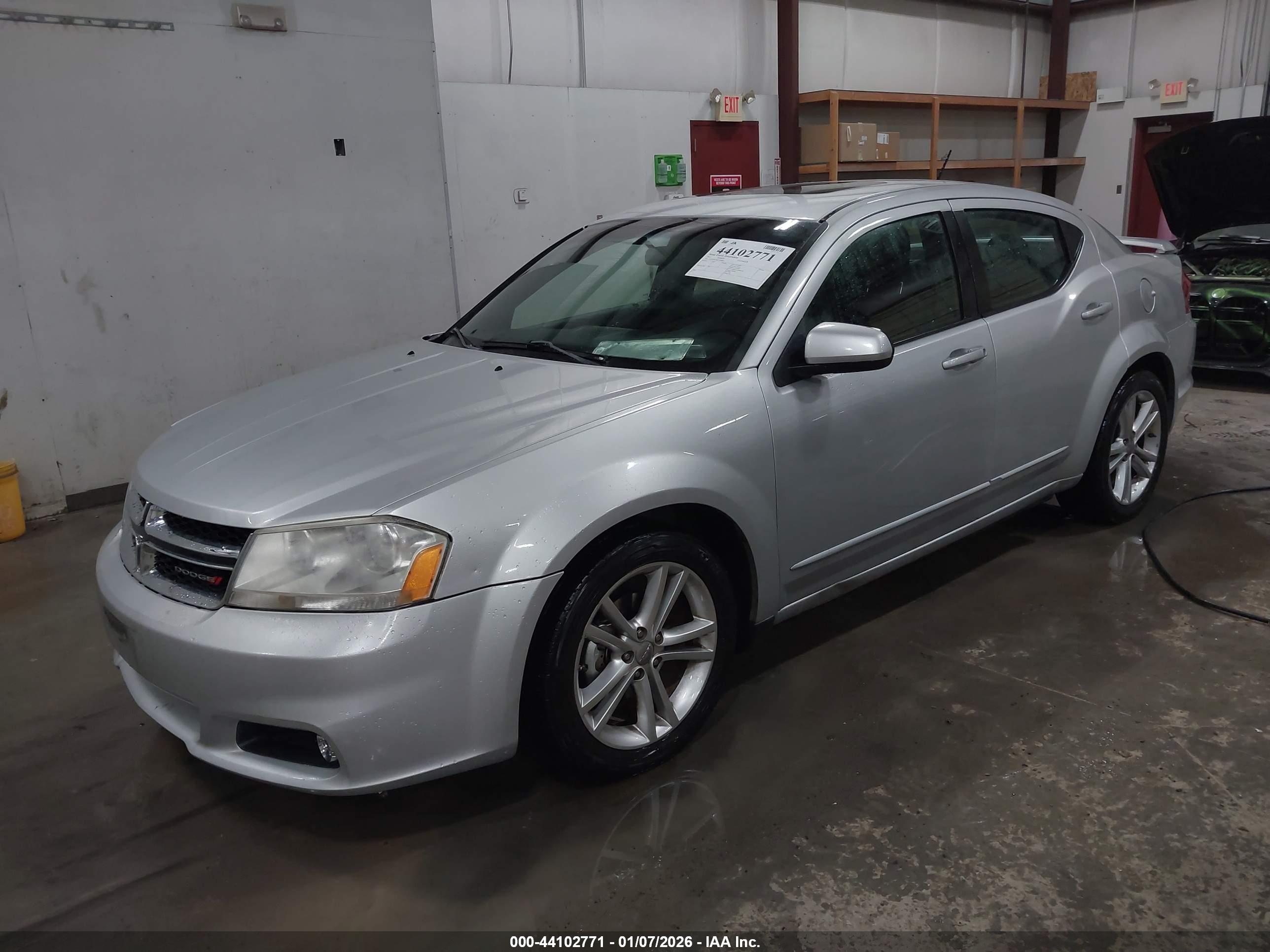 DODGE AVENGER image 2