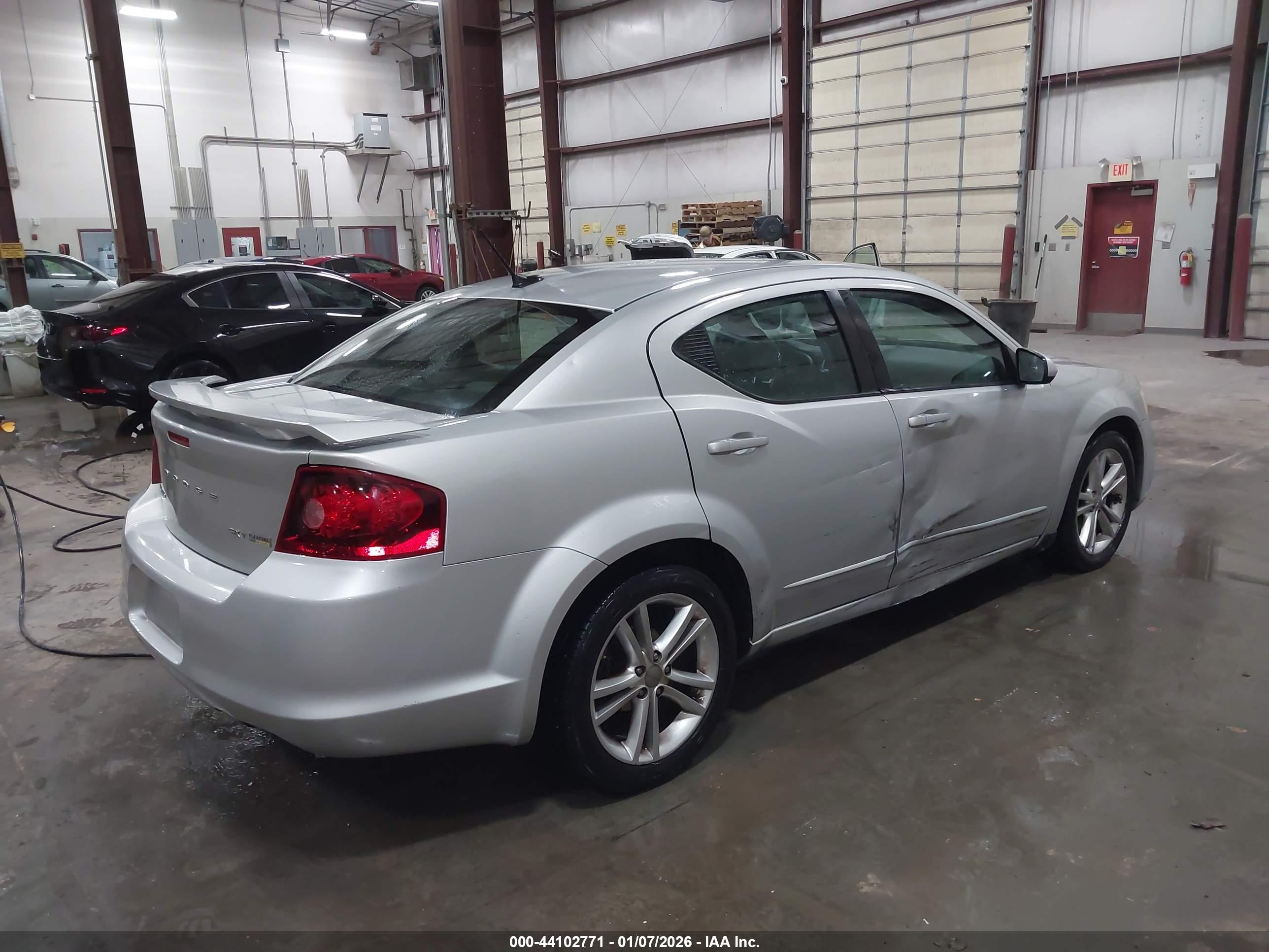 DODGE AVENGER image 4