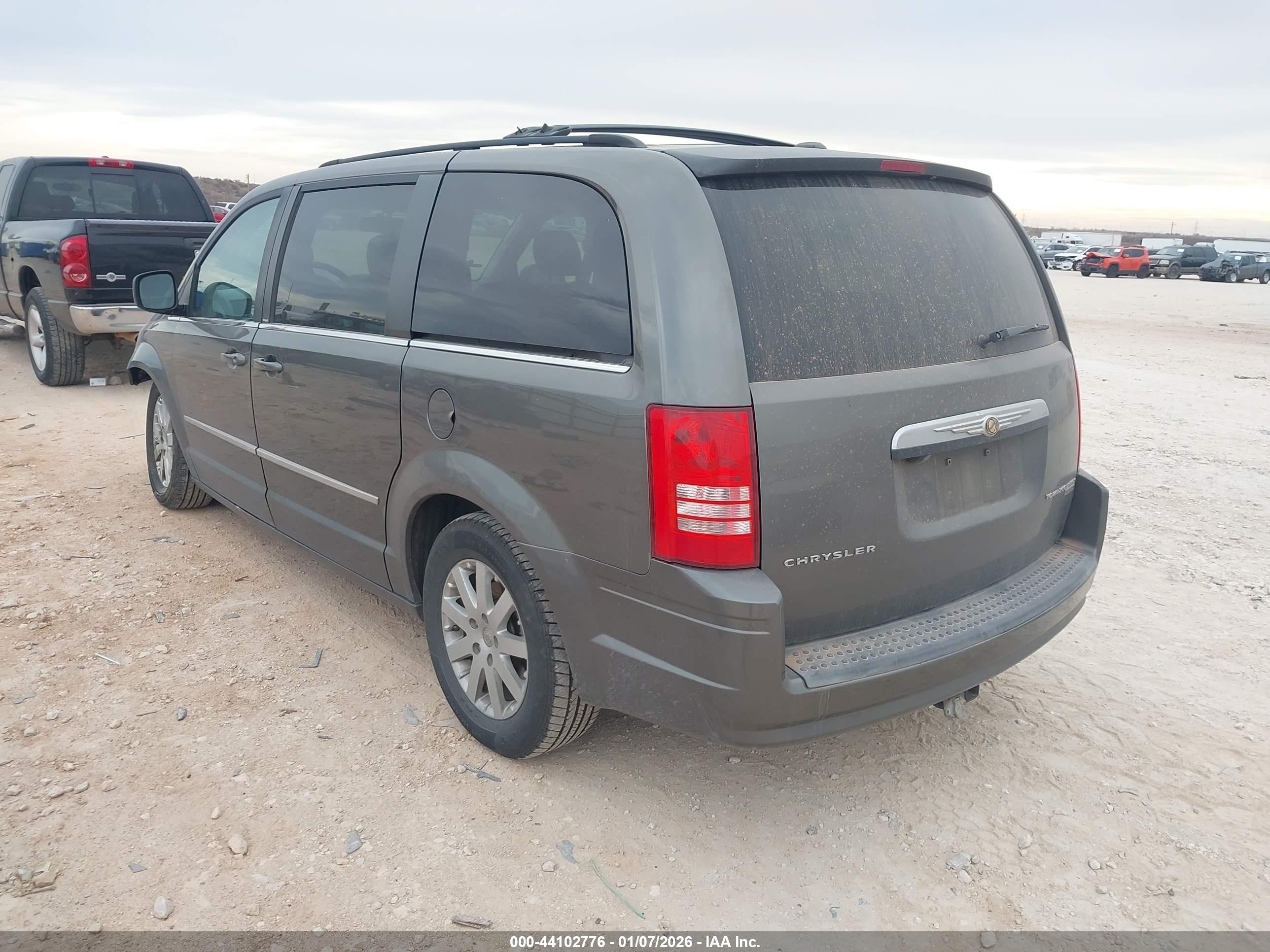 CHRYSLER TOWN image 3