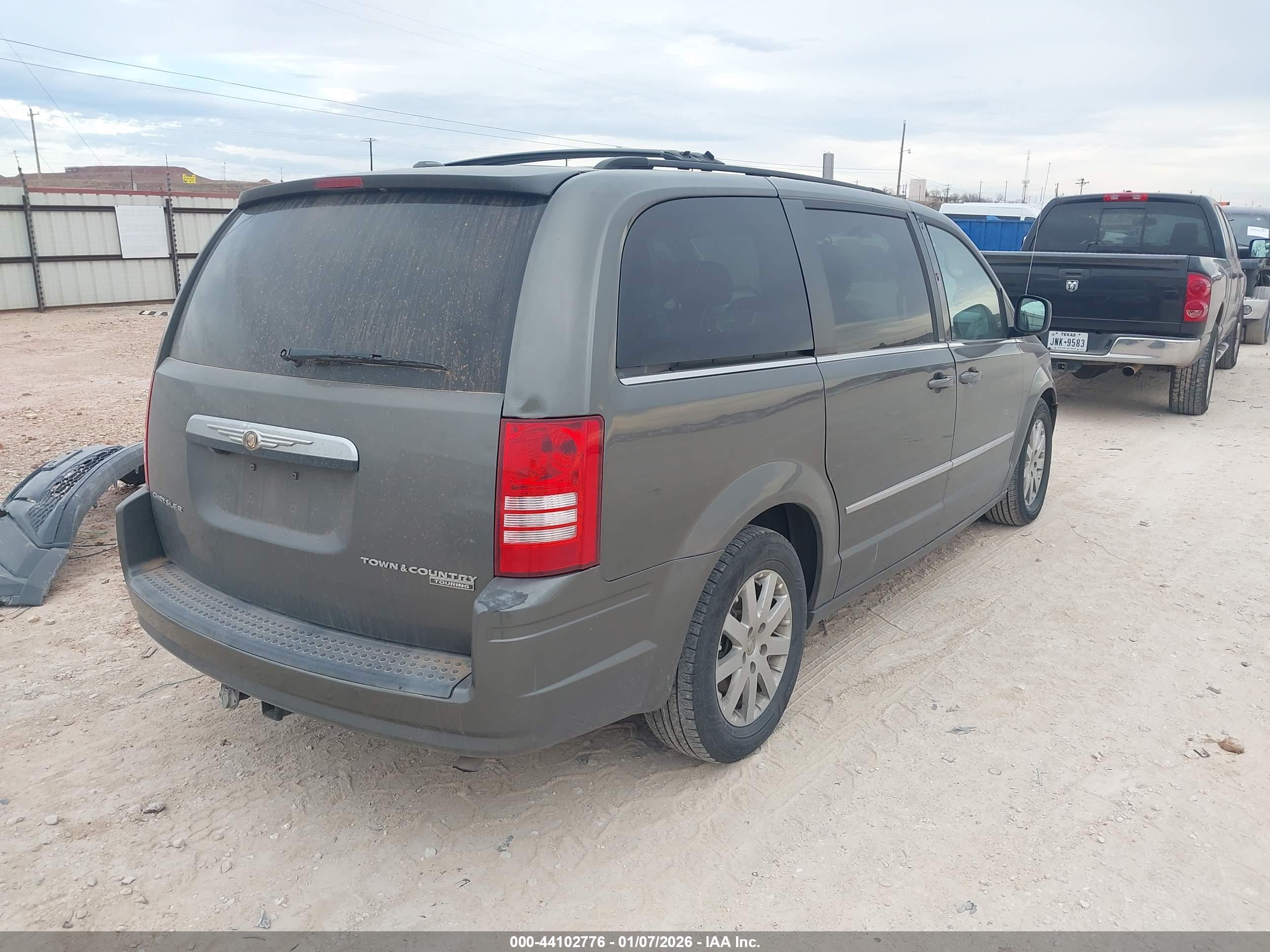 CHRYSLER TOWN image 4
