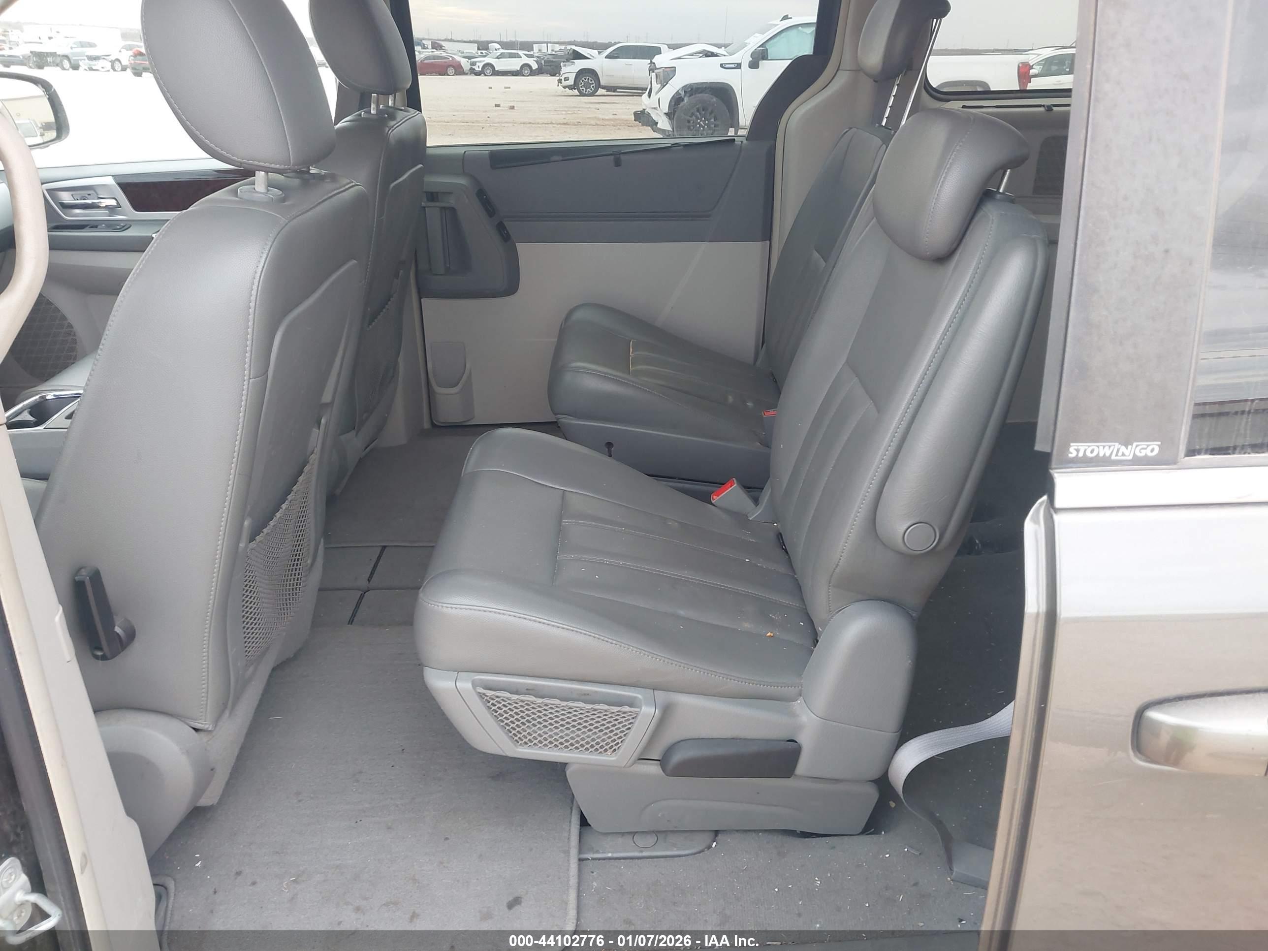 CHRYSLER TOWN image 8