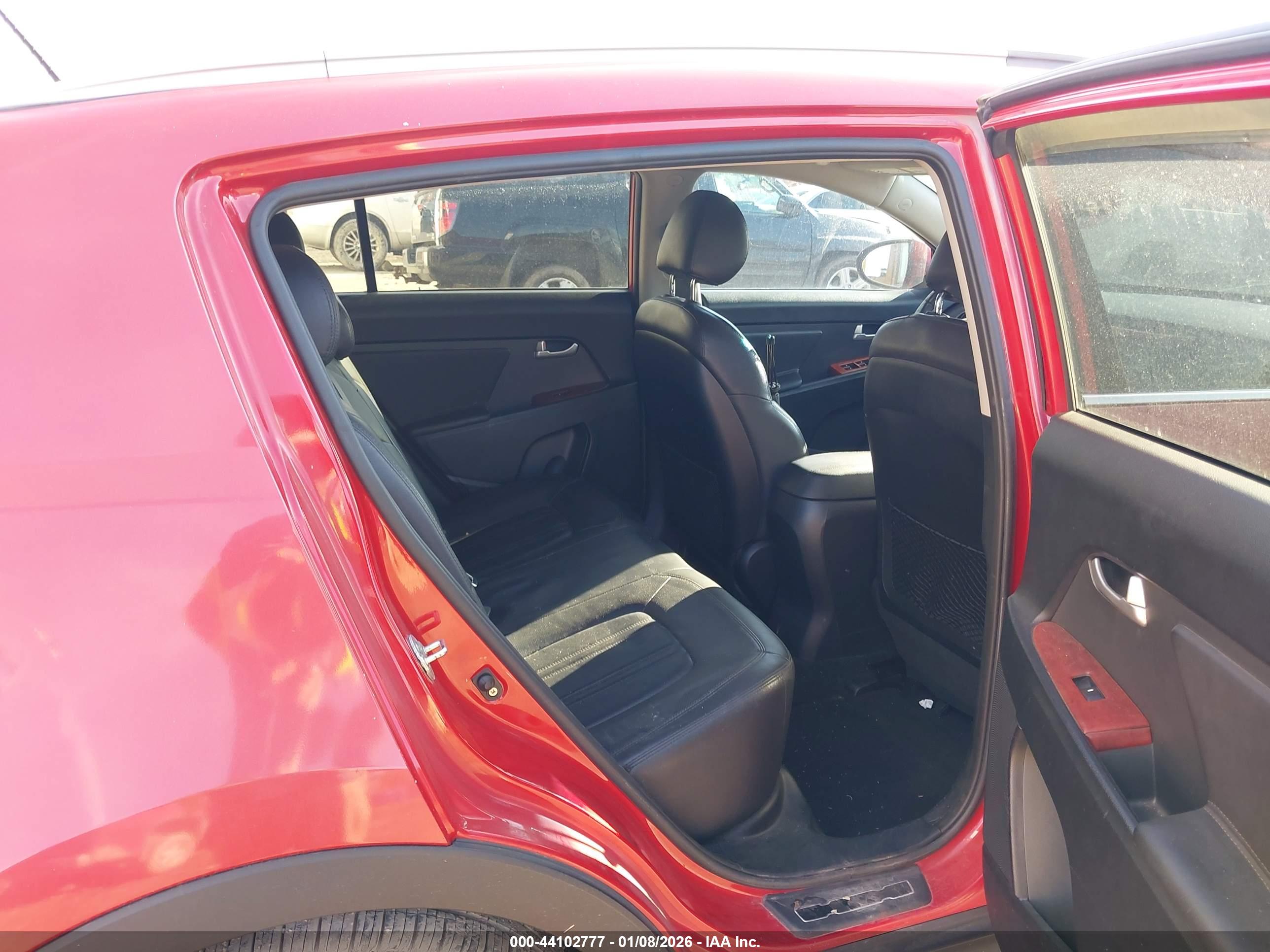 KIA SPORTAGE image 8
