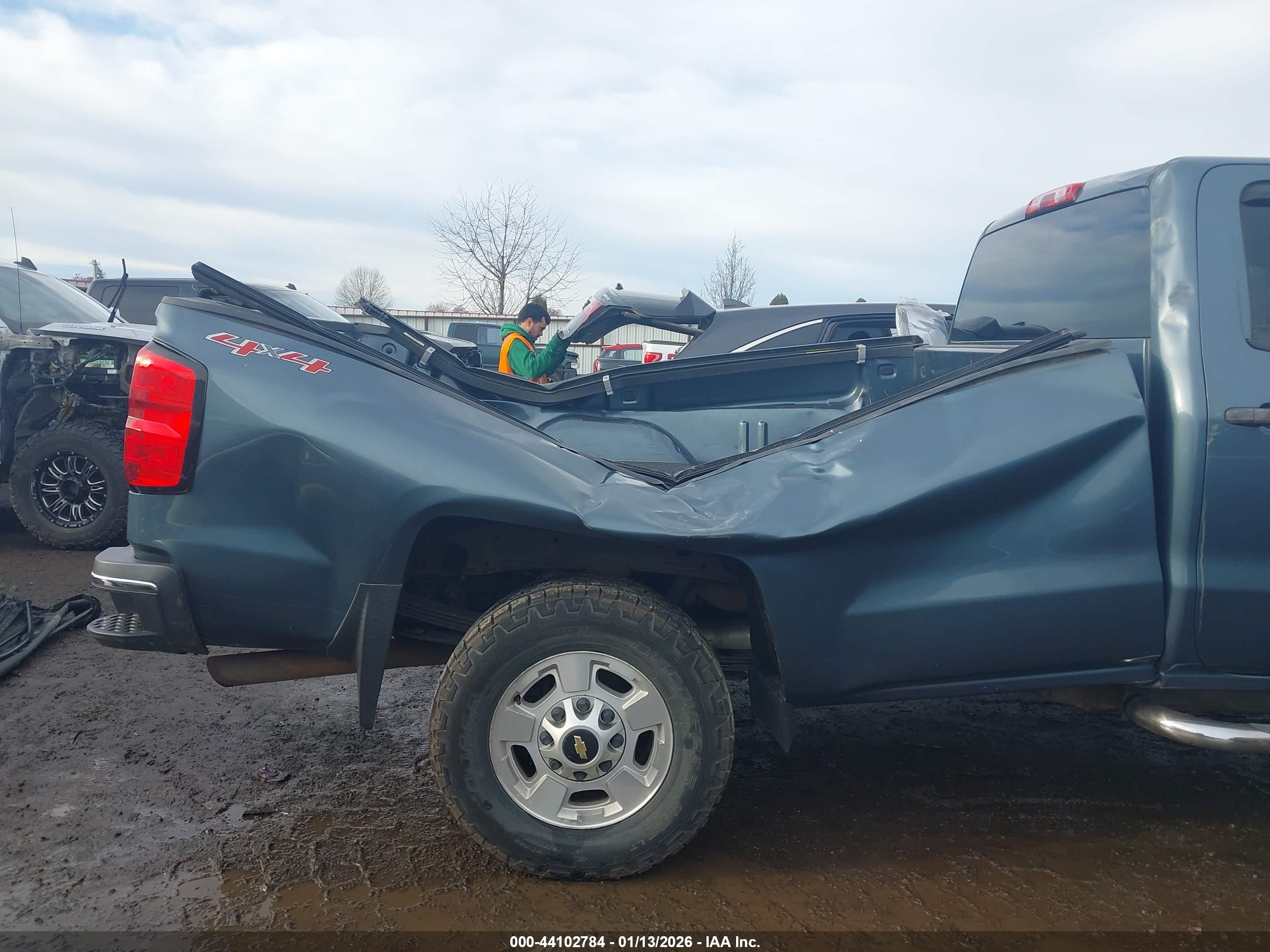 CHEVROLET SILVERADO image 6