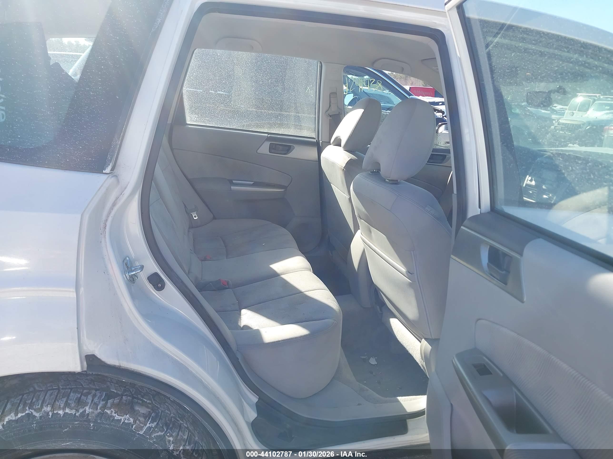 SUBARU FORESTER image 8