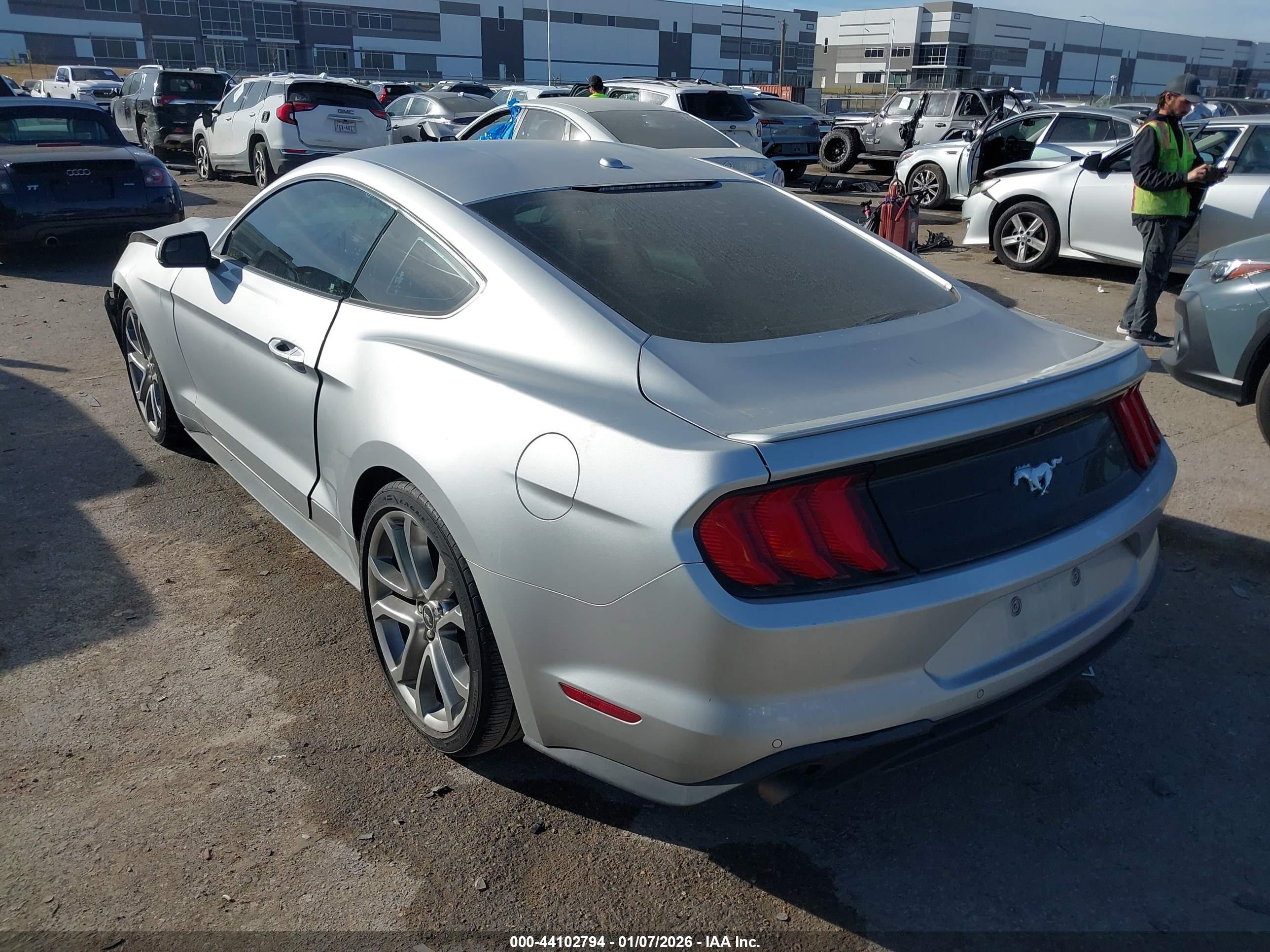 FORD MUSTANG image 3