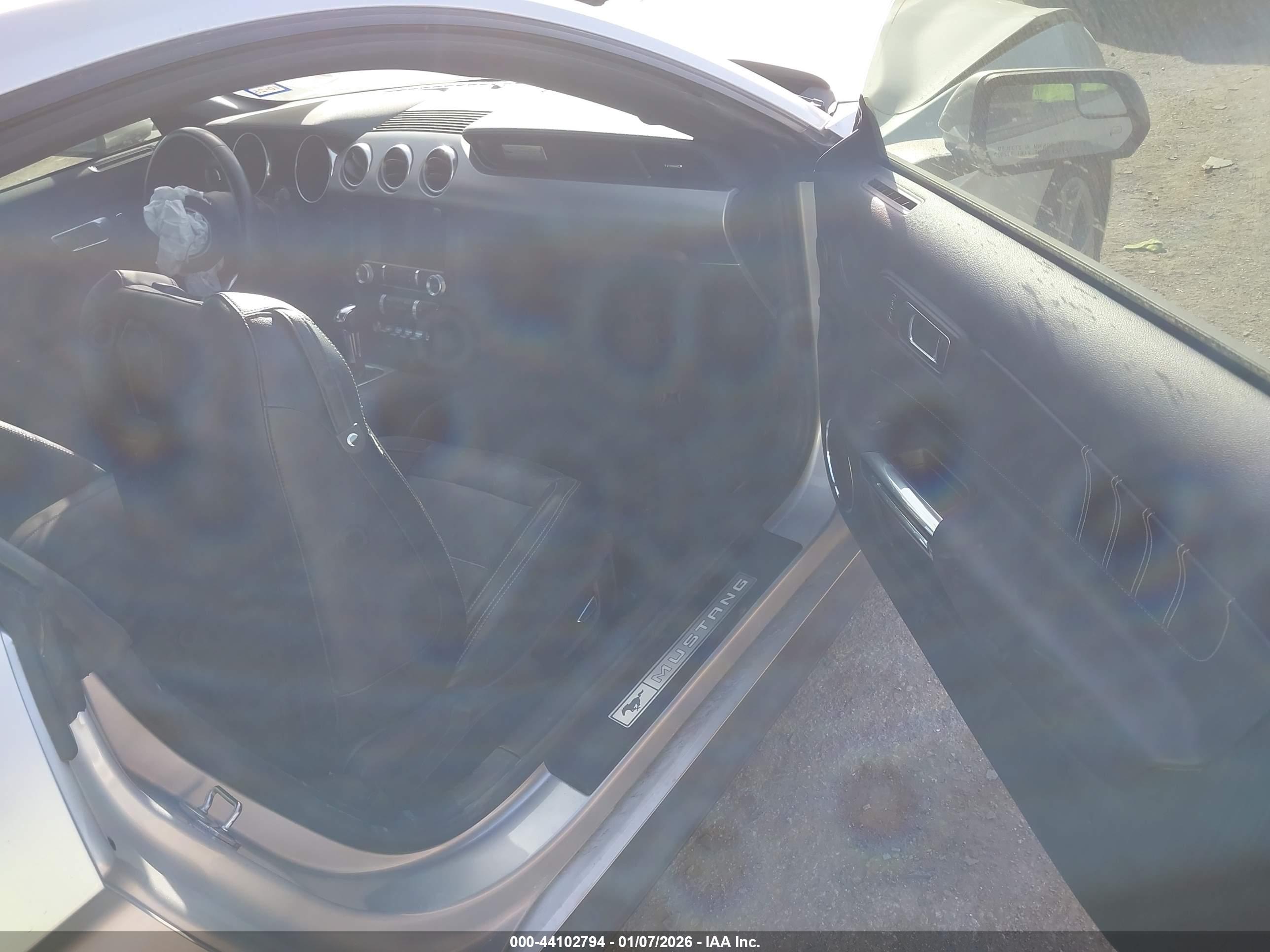 FORD MUSTANG image 5