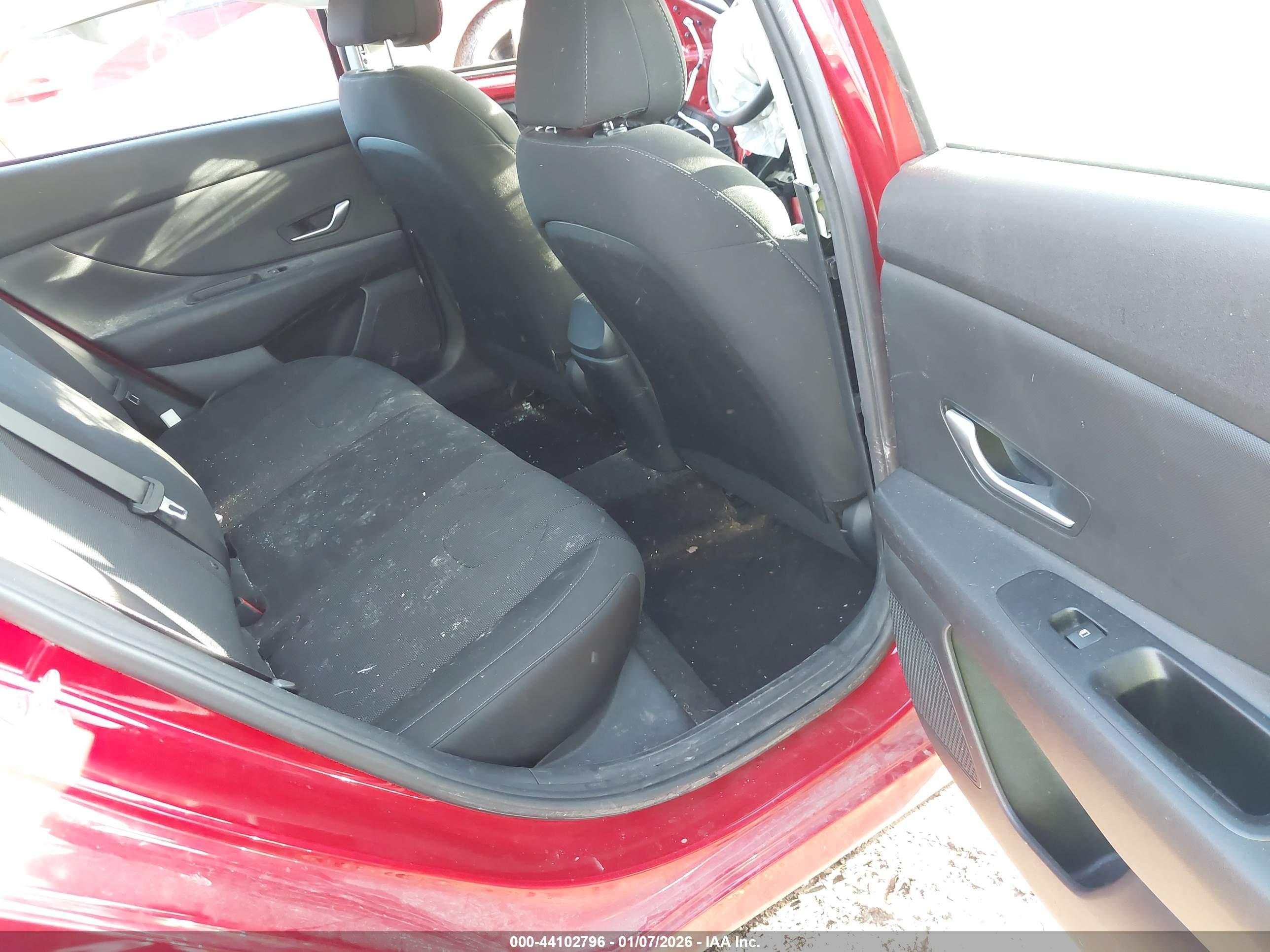 HYUNDAI ELANTRA image 8