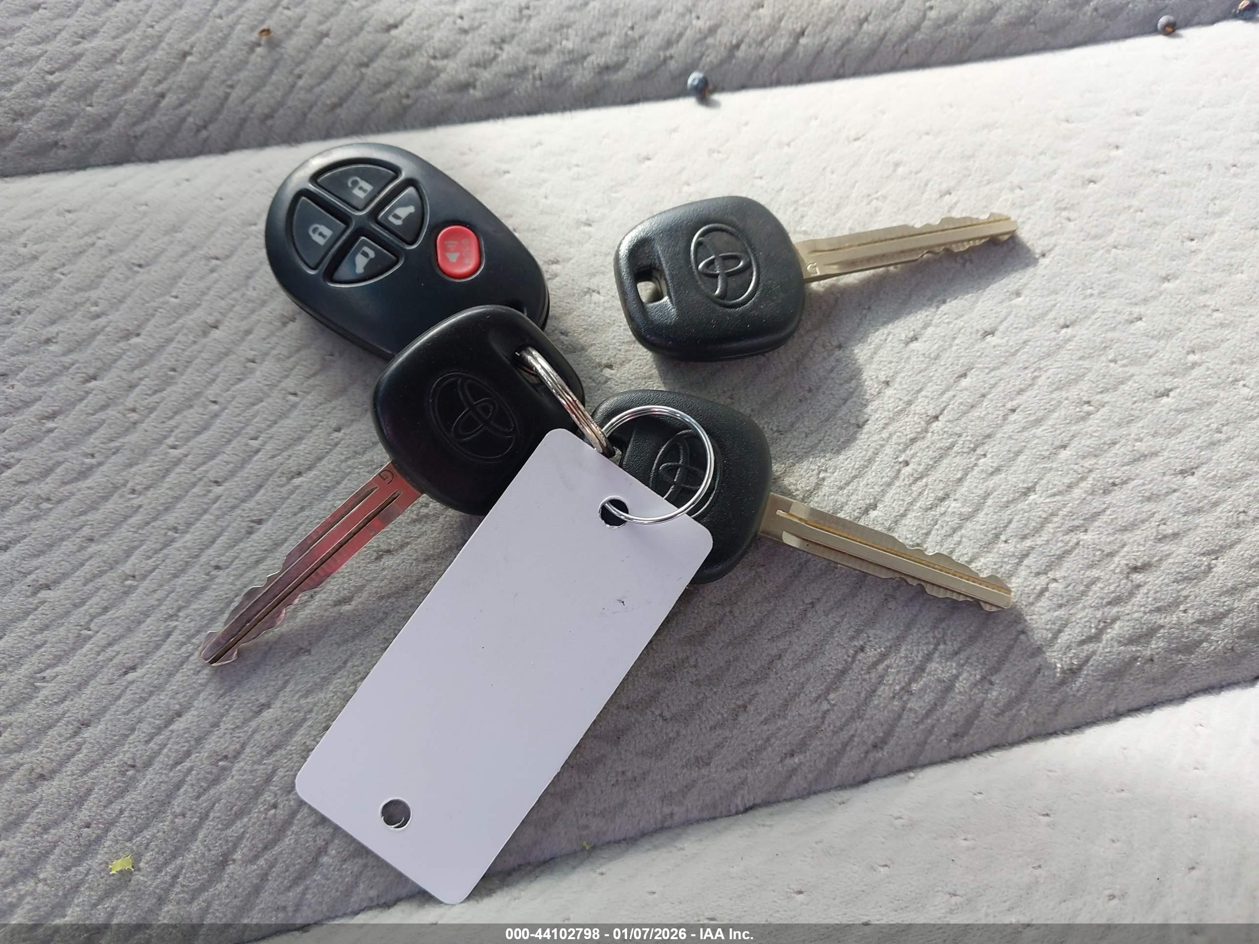 TOYOTA SIENNA image 11