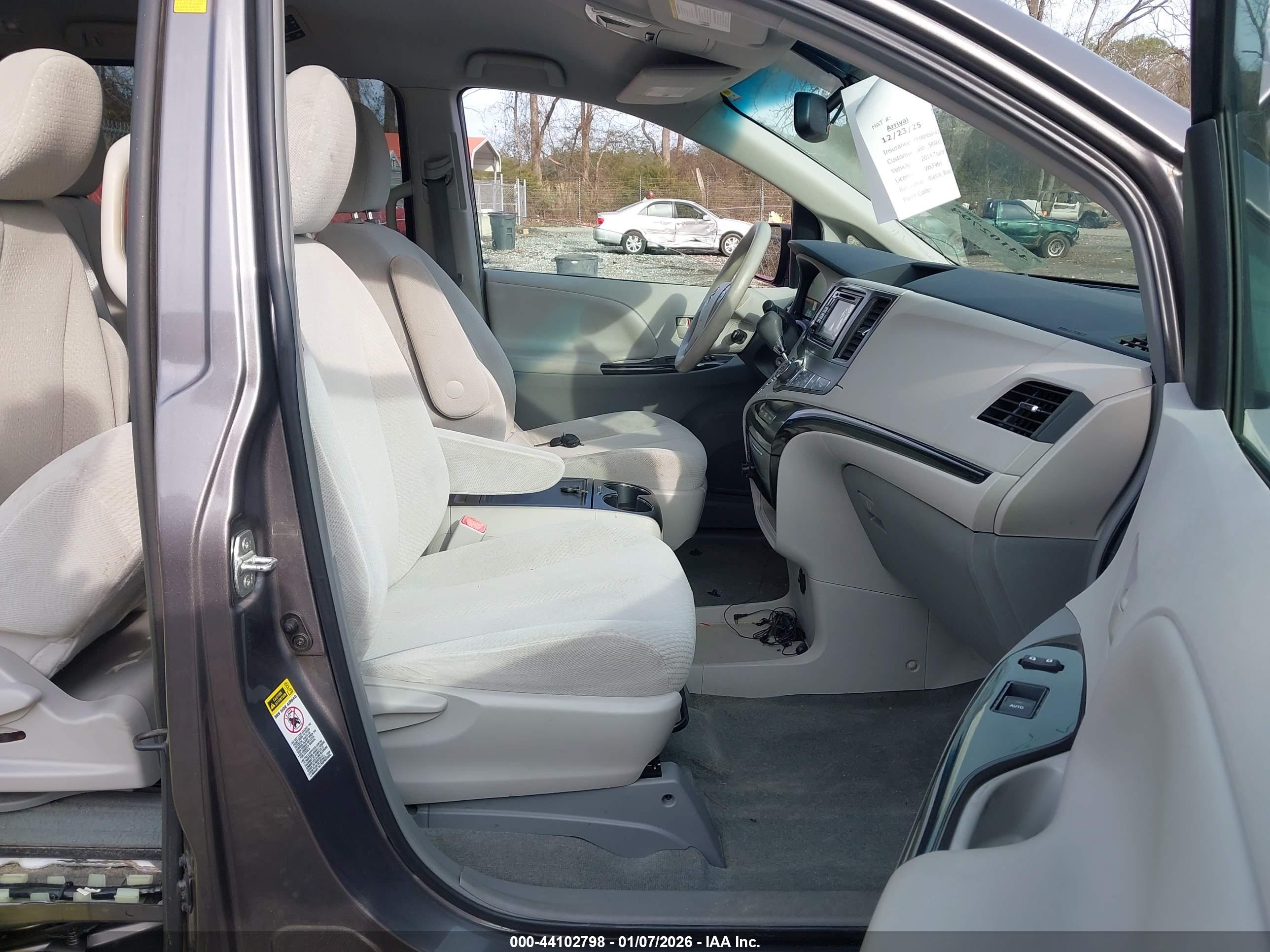 TOYOTA SIENNA image 5