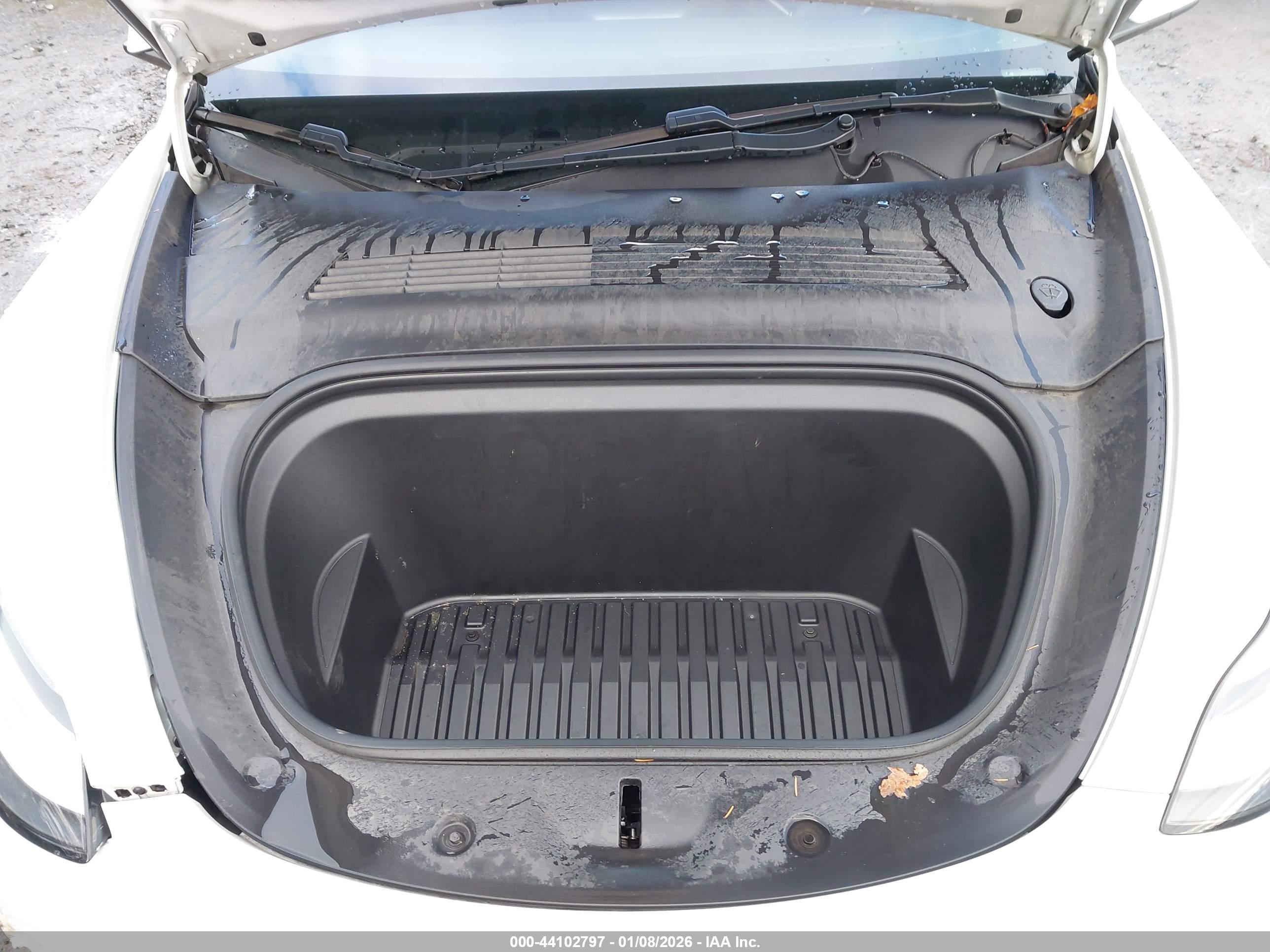 TESLA MODEL image 10