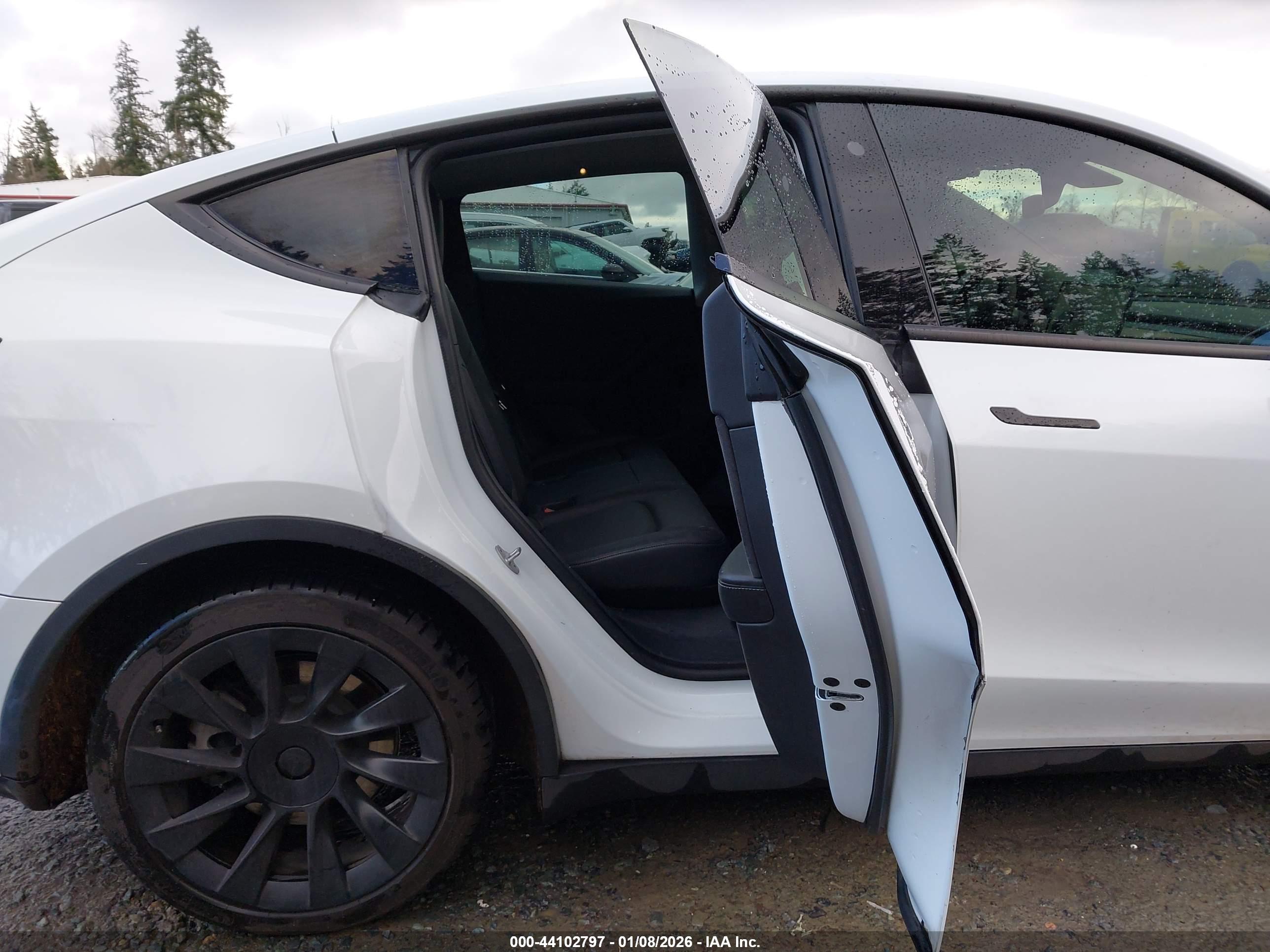 TESLA MODEL image 8
