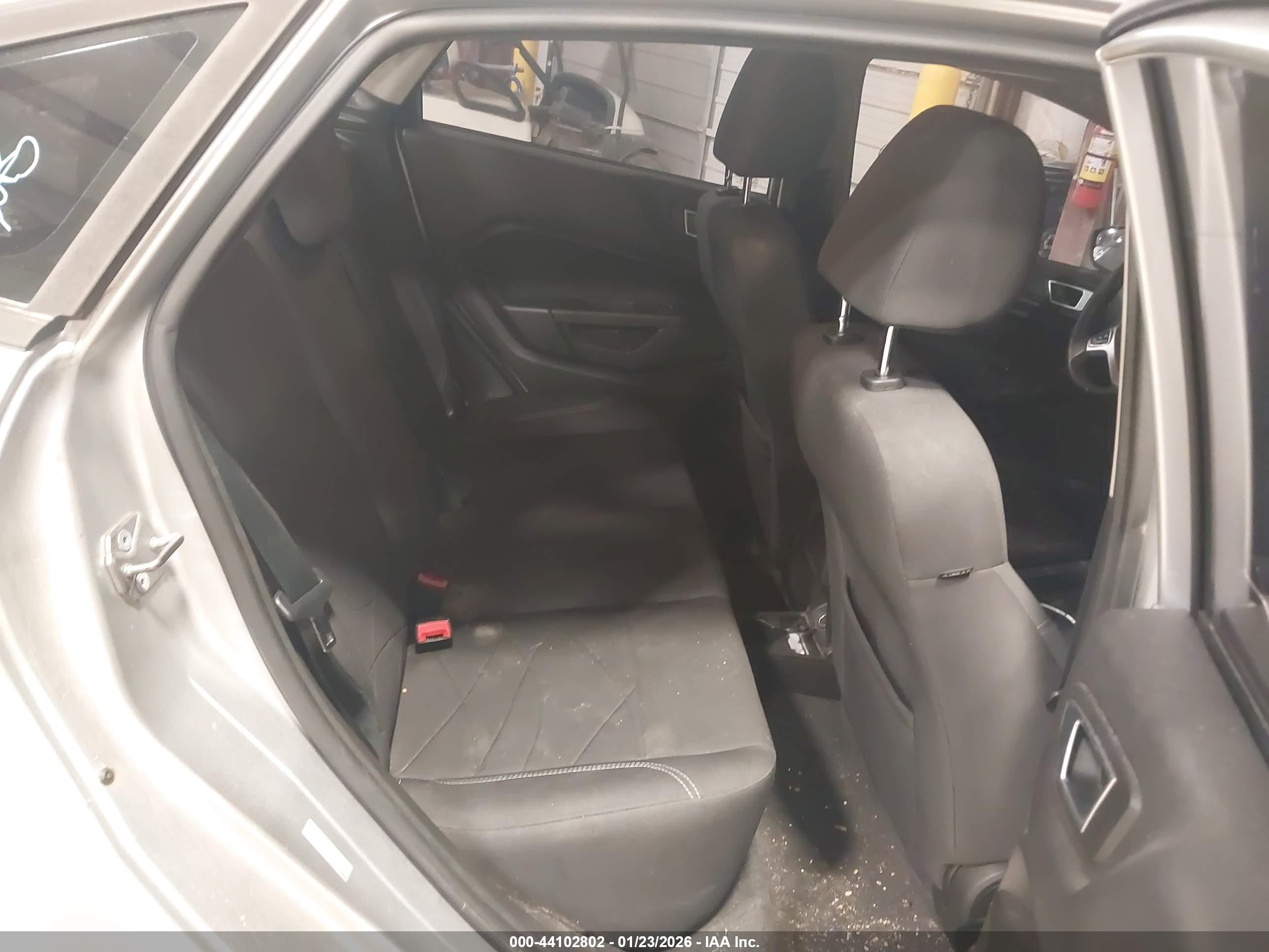 FORD FIESTA image 8