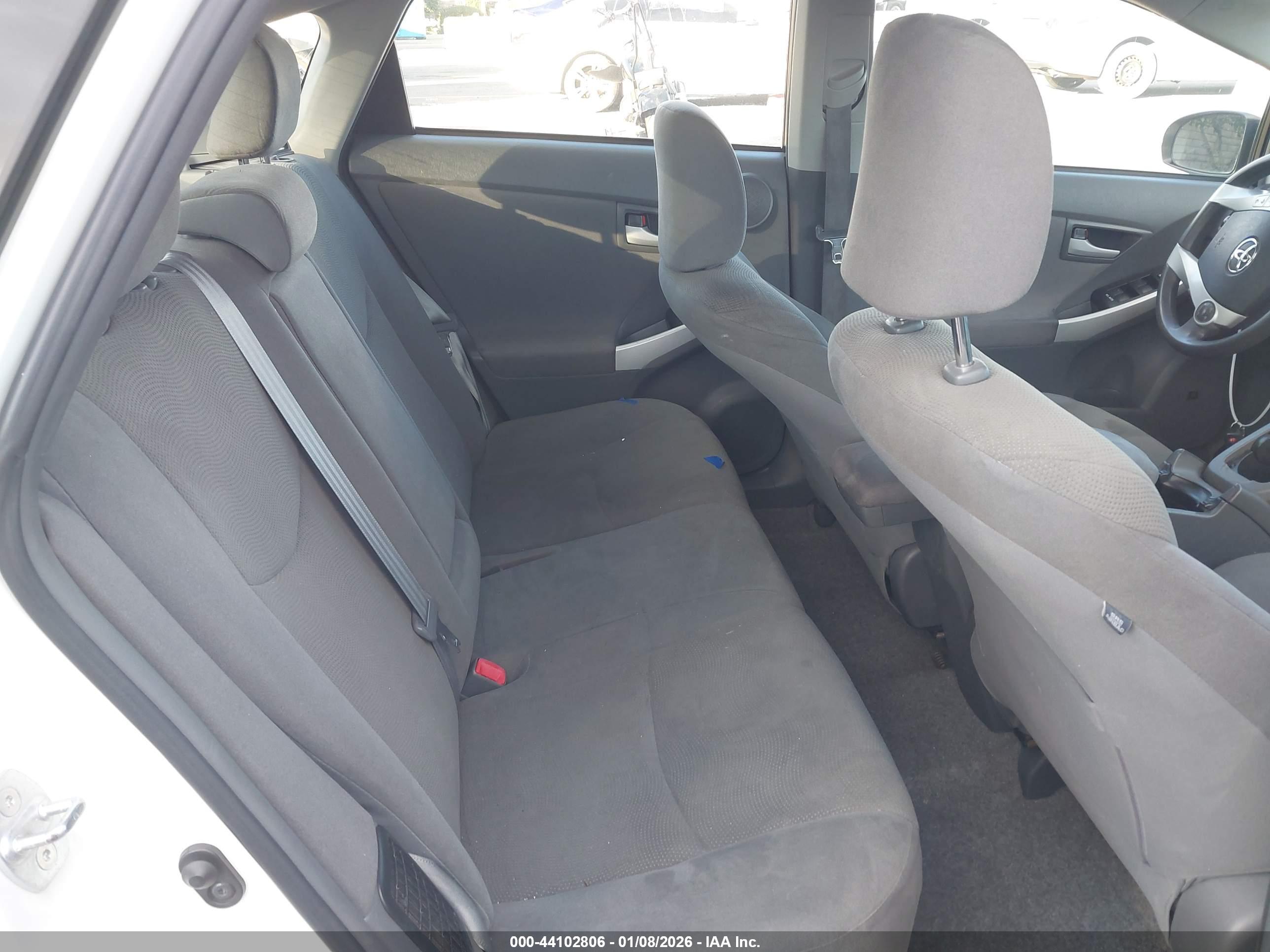TOYOTA PRIUS image 8