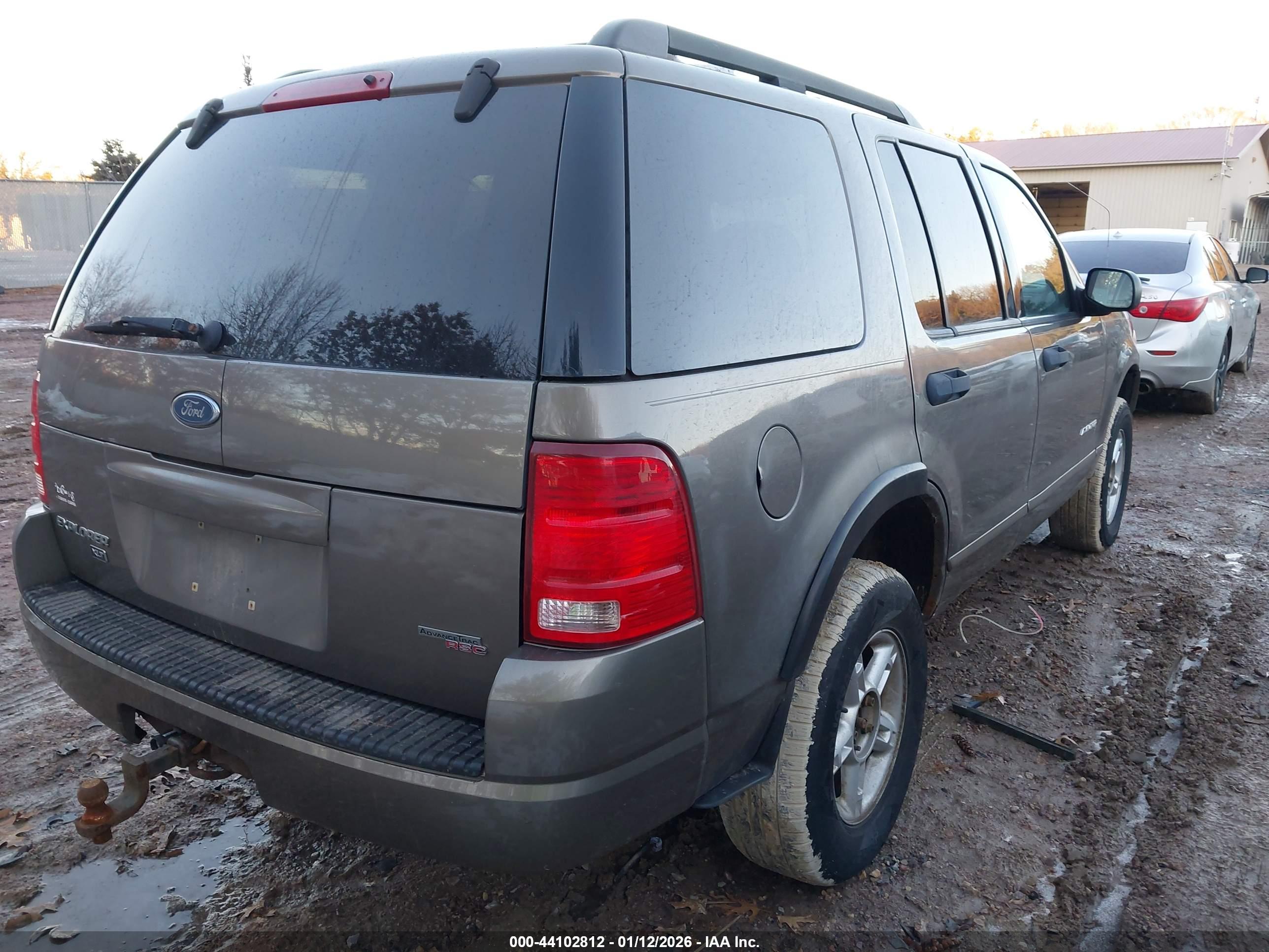 FORD EXPLORER image 4