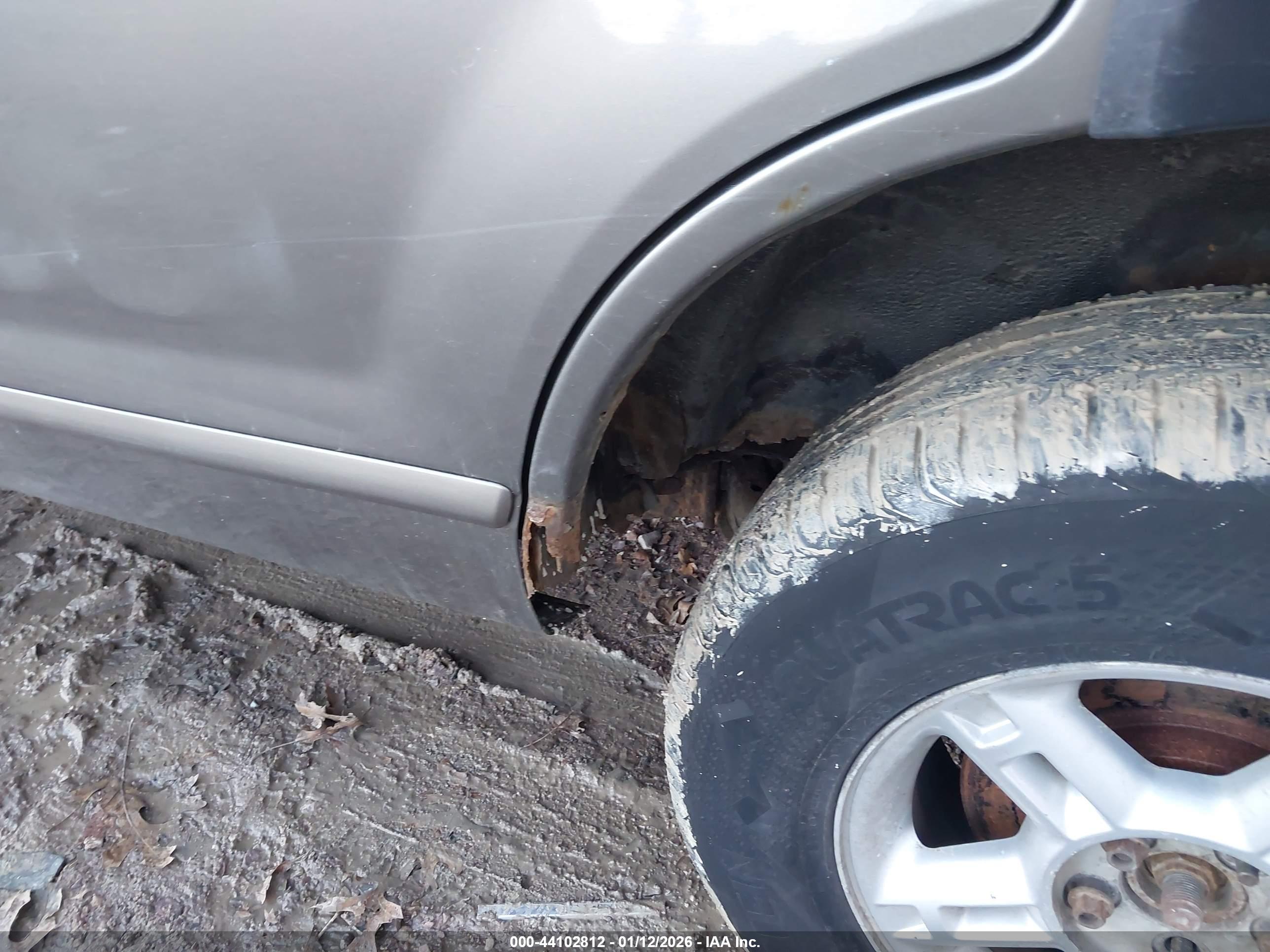 FORD EXPLORER image 6