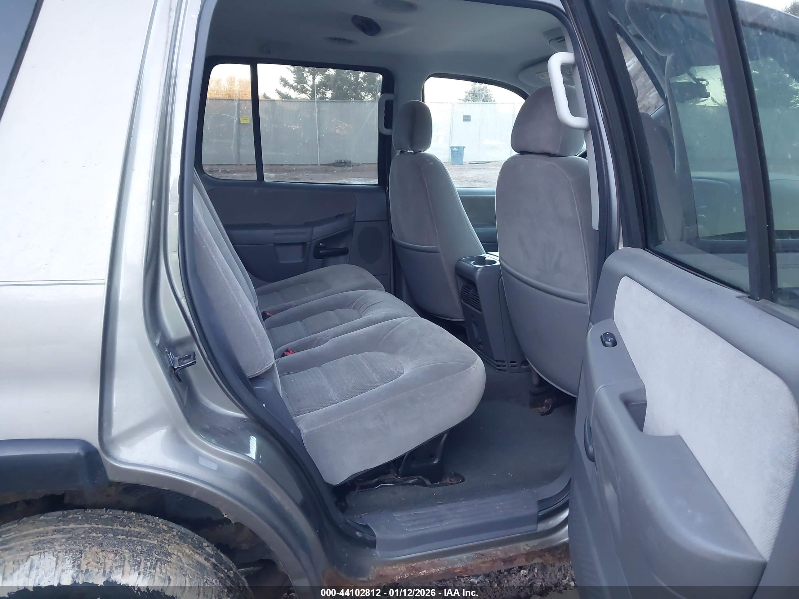 FORD EXPLORER image 8