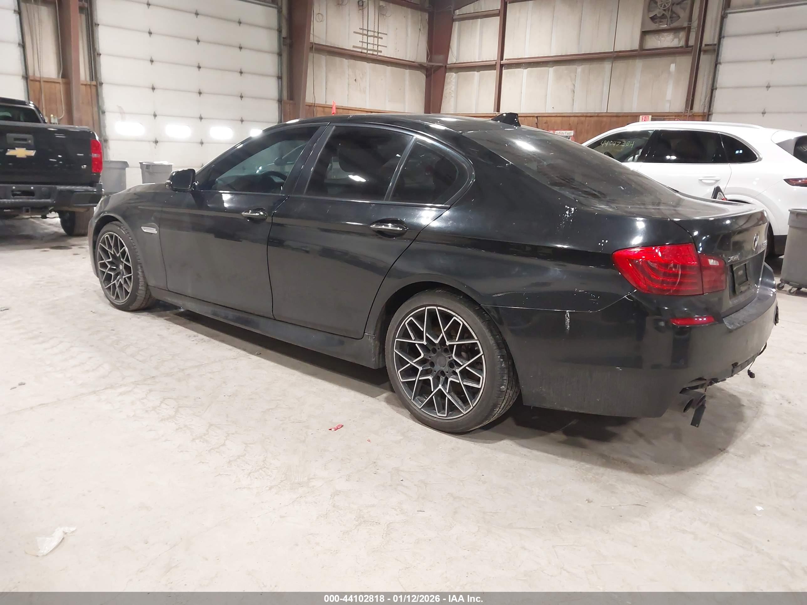 BMW 528I image 3