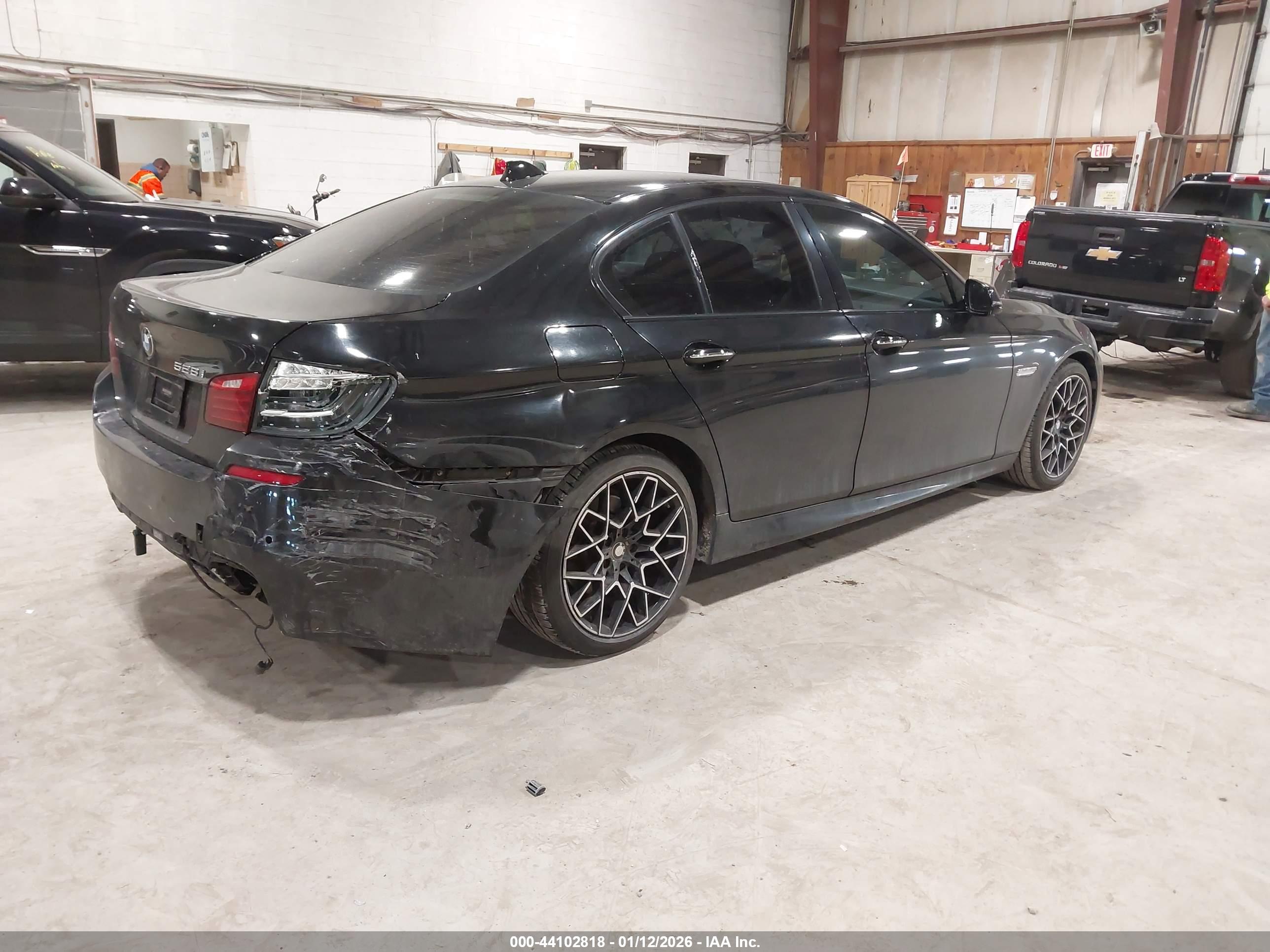 BMW 528I image 4