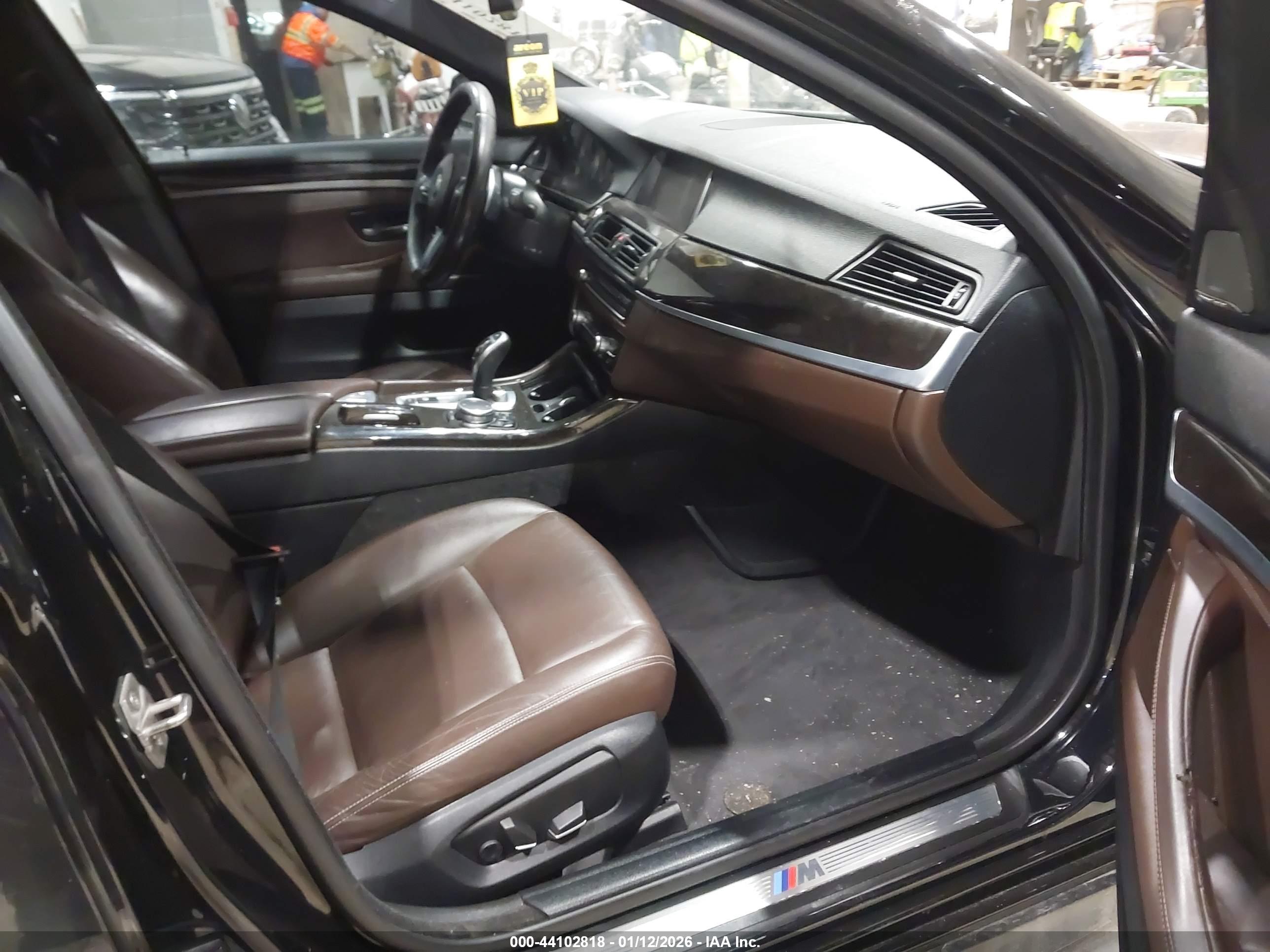 BMW 528I image 5