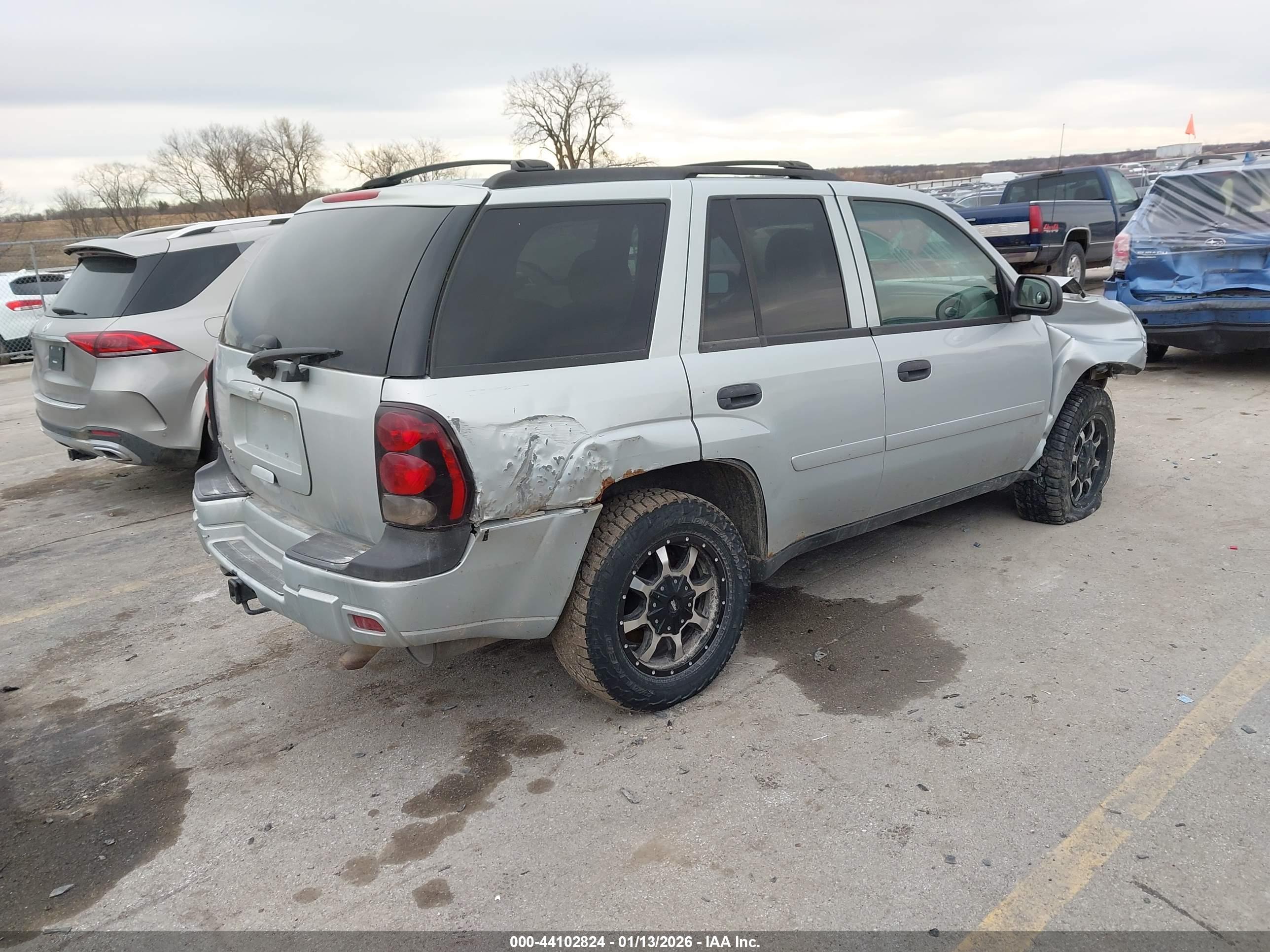 CHEVROLET TRAILBLAZER image 4