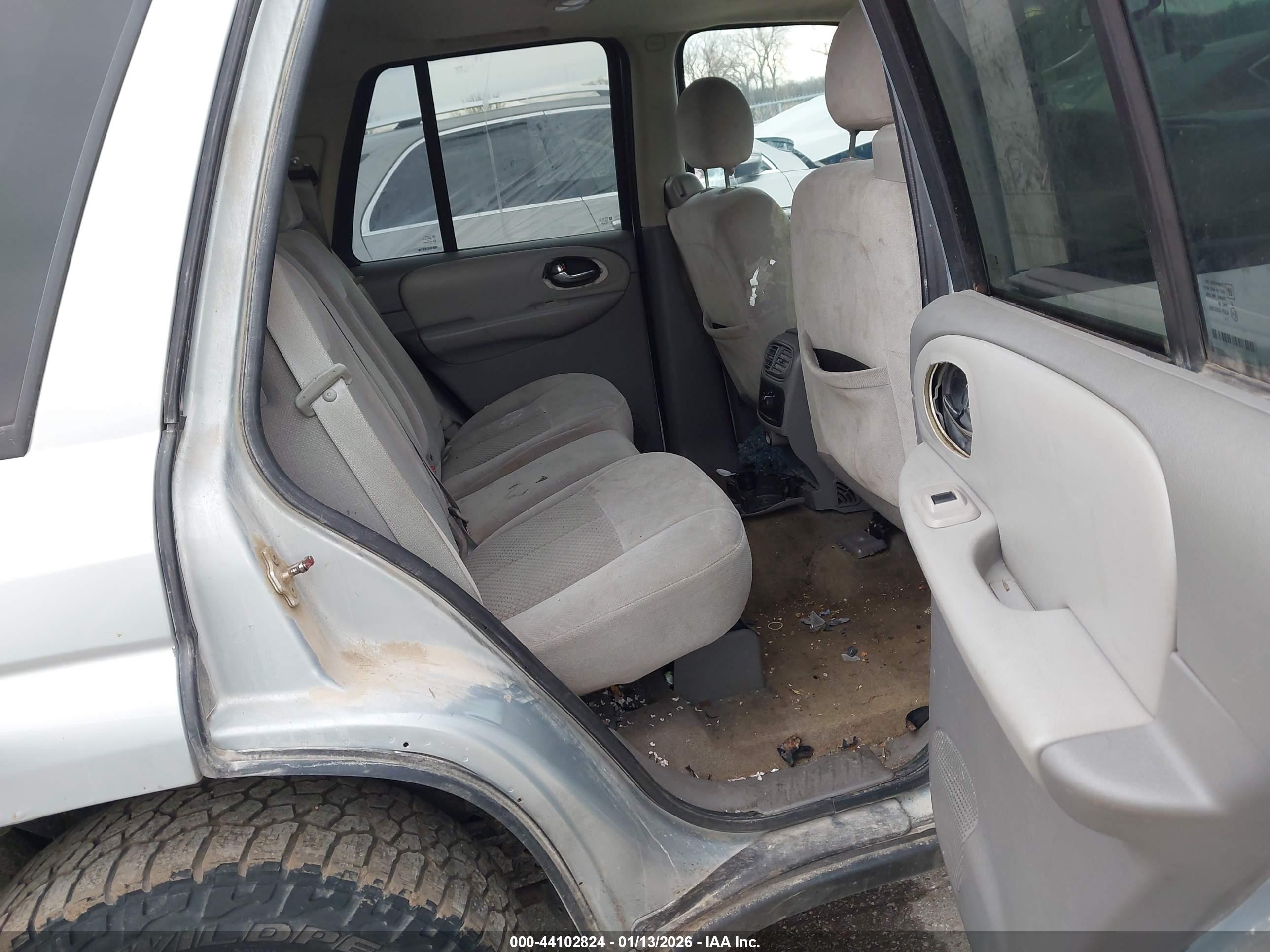 CHEVROLET TRAILBLAZER image 8