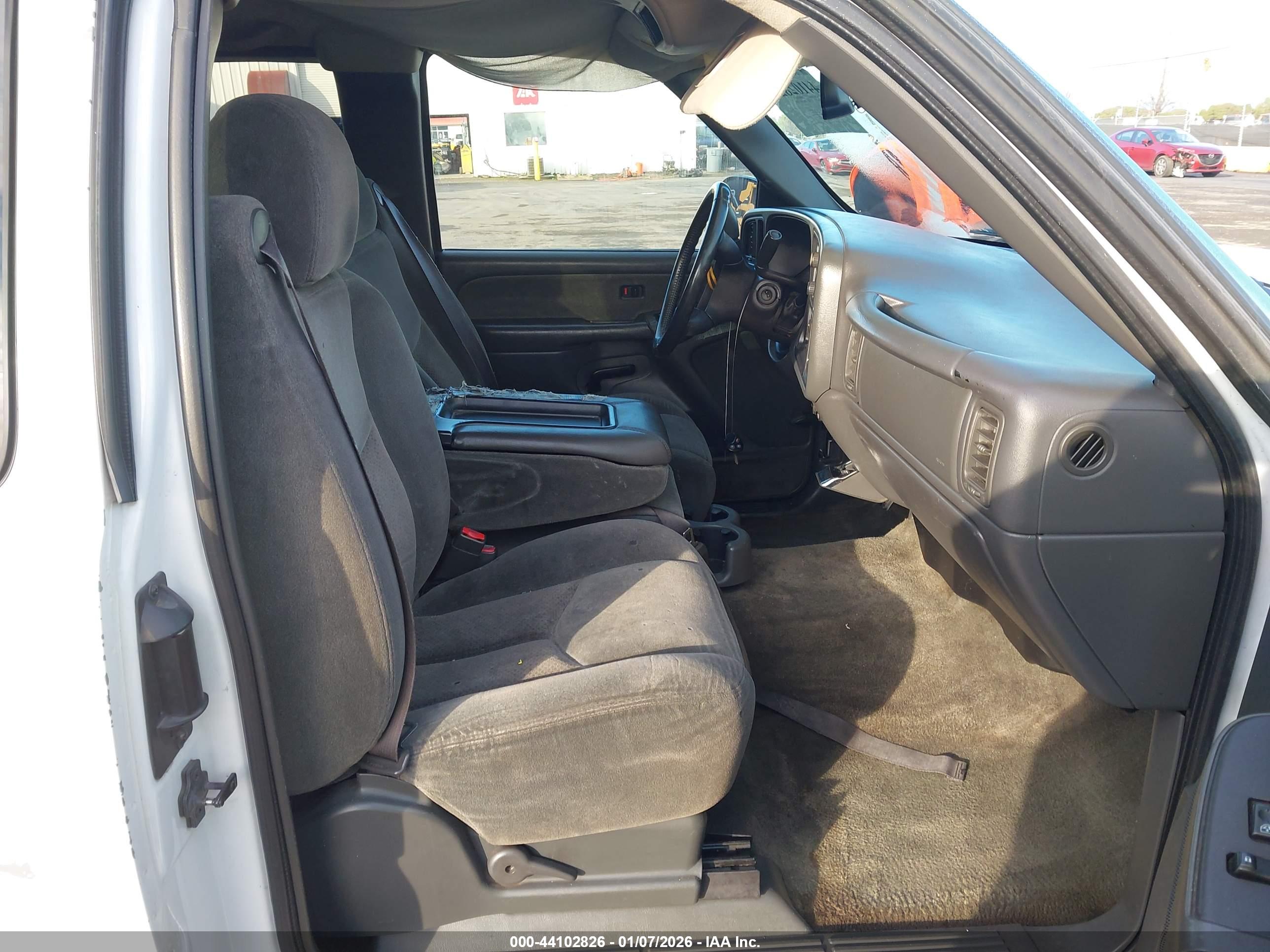 CHEVROLET SILVERADO image 5