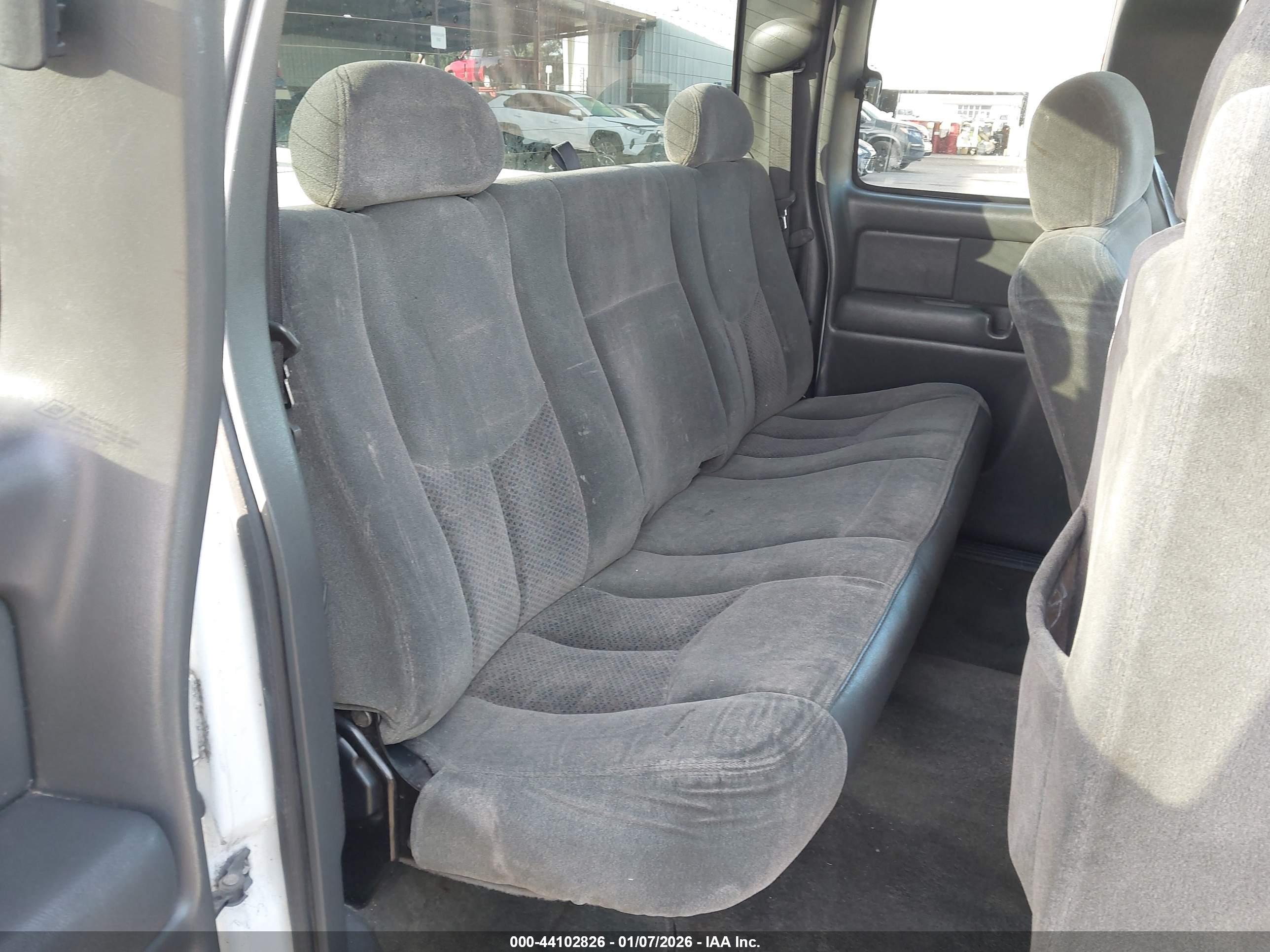 CHEVROLET SILVERADO image 8