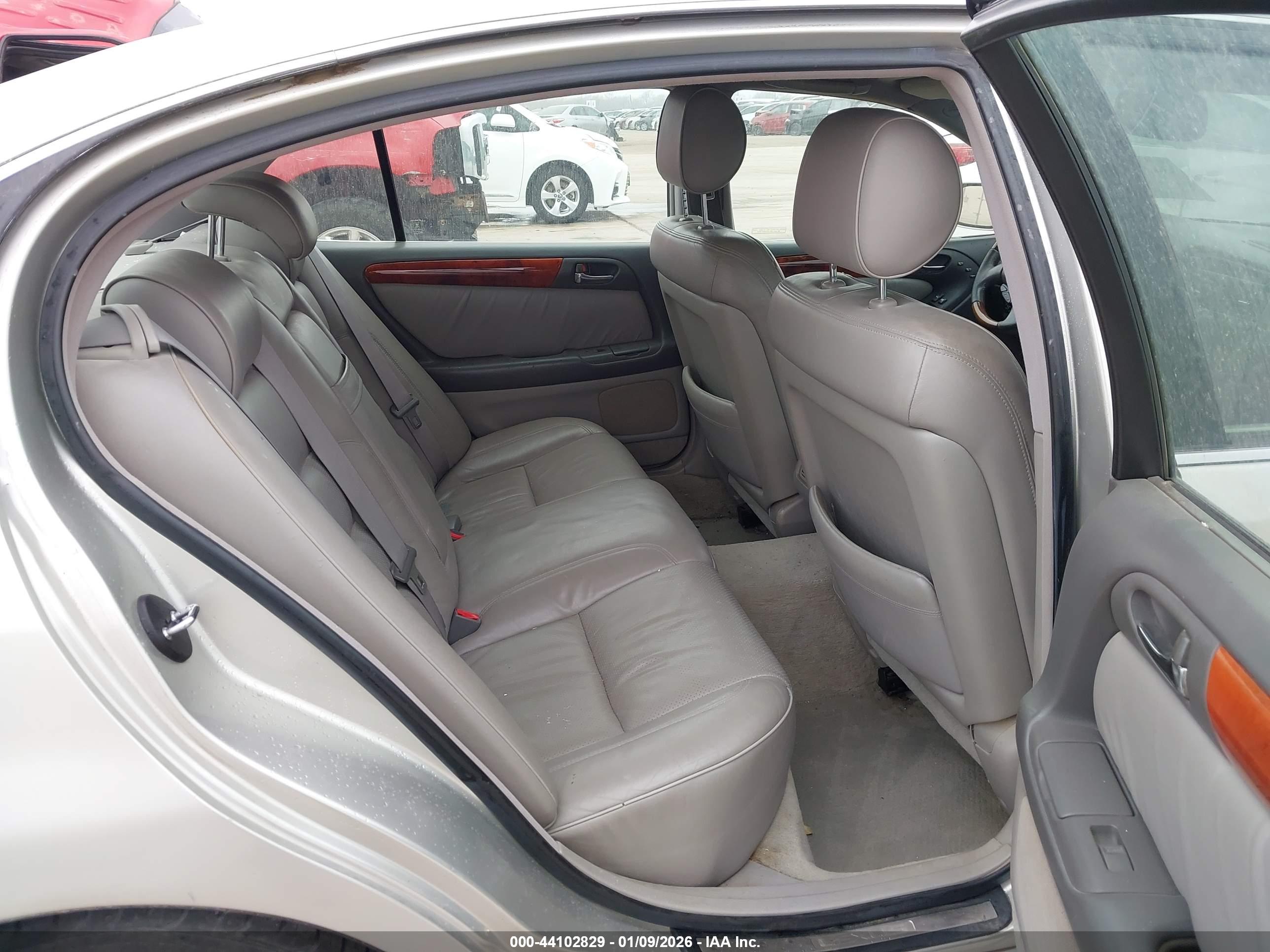 LEXUS GS image 8